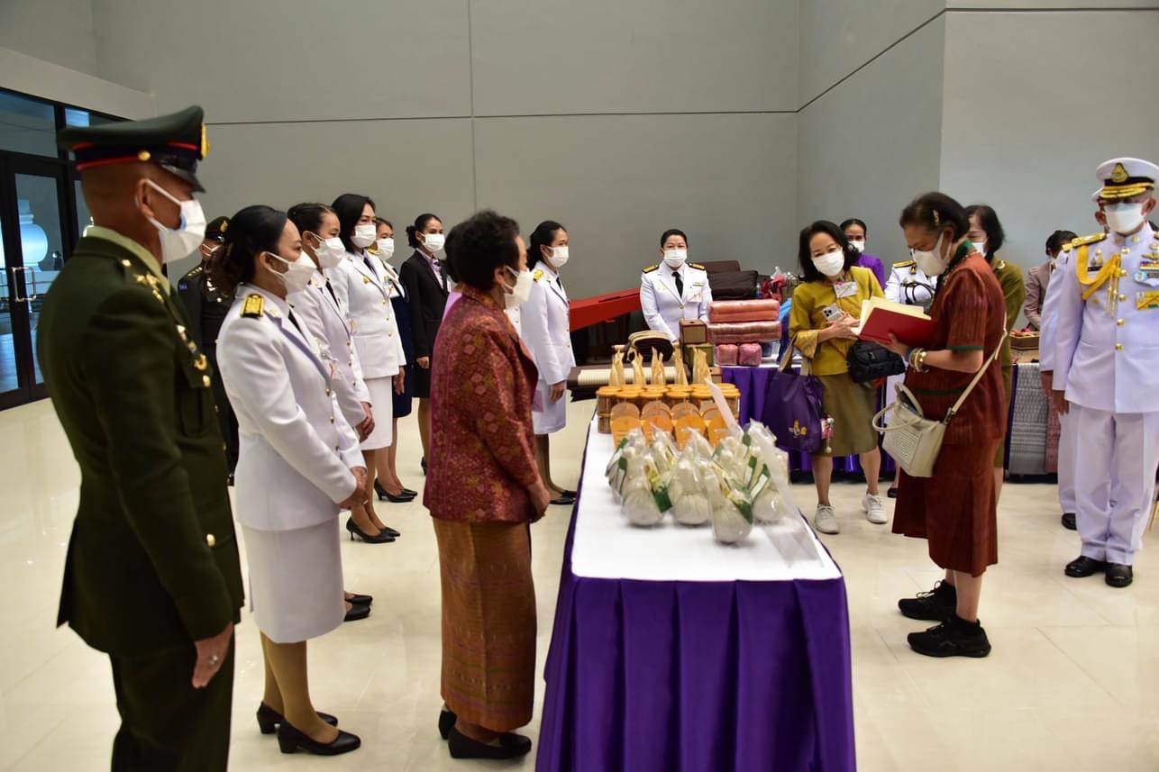 พช.มหาสารคาม พร้อมด้วย กลุ่ม OTOP กลุ่มผลิตภัณฑ์ชุมชนในเขตเทศบาลเมืองมหาสารคาม และโรงเรียนในเขตเทศบาลเมืองมหาสารคาม เฝ้ารับเสด็จ สมเด็จพระกนิษฐาธิราชเจ้า กรมสมเด็จพระเทพรัตนราชสุดา ฯ สยามบรมราชกุมารี พร้อมนำผลิตภัณฑ์ OTOP จัดแสดงในงานพระราชทานปริญญาบัตรแก่ผู้สำเร็จการศึกษาจากมหาวิทยาลัยมหาสารคาม