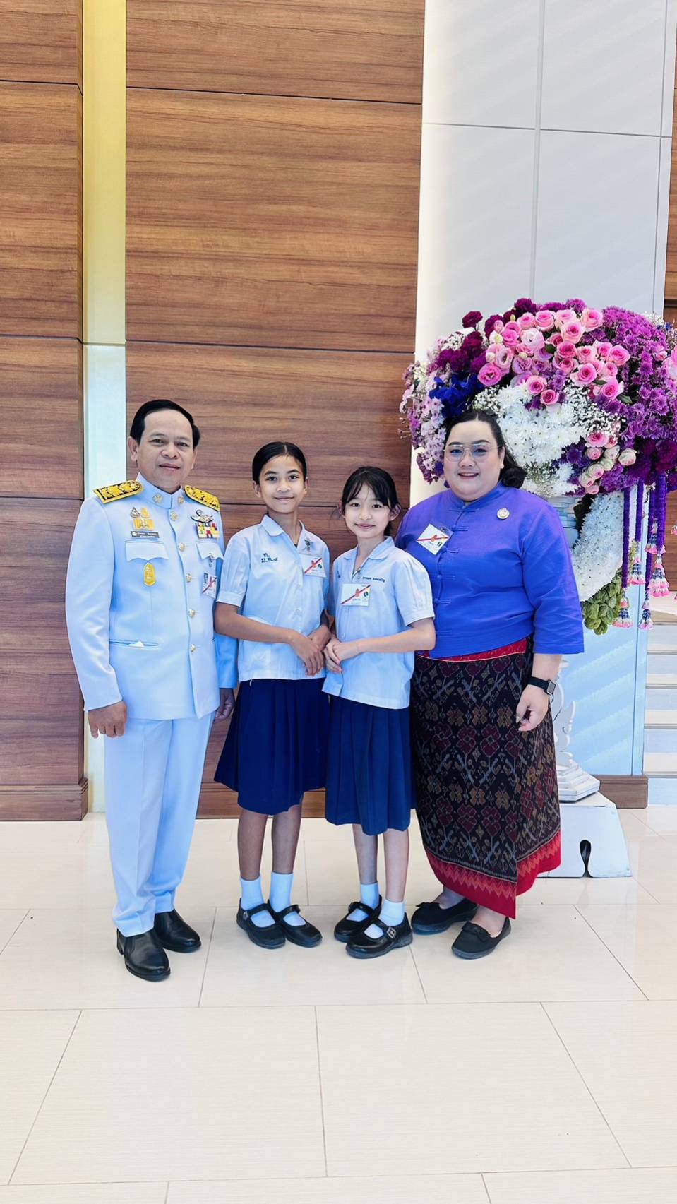 พช.มหาสารคาม พร้อมด้วย กลุ่ม OTOP กลุ่มผลิตภัณฑ์ชุมชนในเขตเทศบาลเมืองมหาสารคาม และโรงเรียนในเขตเทศบาลเมืองมหาสารคาม เฝ้ารับเสด็จ สมเด็จพระกนิษฐาธิราชเจ้า กรมสมเด็จพระเทพรัตนราชสุดา ฯ สยามบรมราชกุมารี พร้อมนำผลิตภัณฑ์ OTOP จัดแสดงในงานพระราชทานปริญญาบัตรแก่ผู้สำเร็จการศึกษาจากมหาวิทยาลัยมหาสารคาม