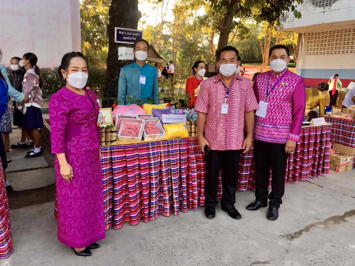 พช.มหาสารคาม พร้อมด้วย กลุ่ม OTOP กลุ่มผลิตภัณฑ์ชุมชนในเขตเทศบาลเมืองมหาสารคาม และโรงเรียนในเขตเทศบาลเมืองมหาสารคาม เฝ้ารับเสด็จ สมเด็จพระกนิษฐาธิราชเจ้า กรมสมเด็จพระเทพรัตนราชสุดา ฯ สยามบรมราชกุมารี พร้อมนำผลิตภัณฑ์ OTOP จัดแสดงในงานพระราชทานปริญญาบัตรแก่ผู้สำเร็จการศึกษาจากมหาวิทยาลัยมหาสารคาม
