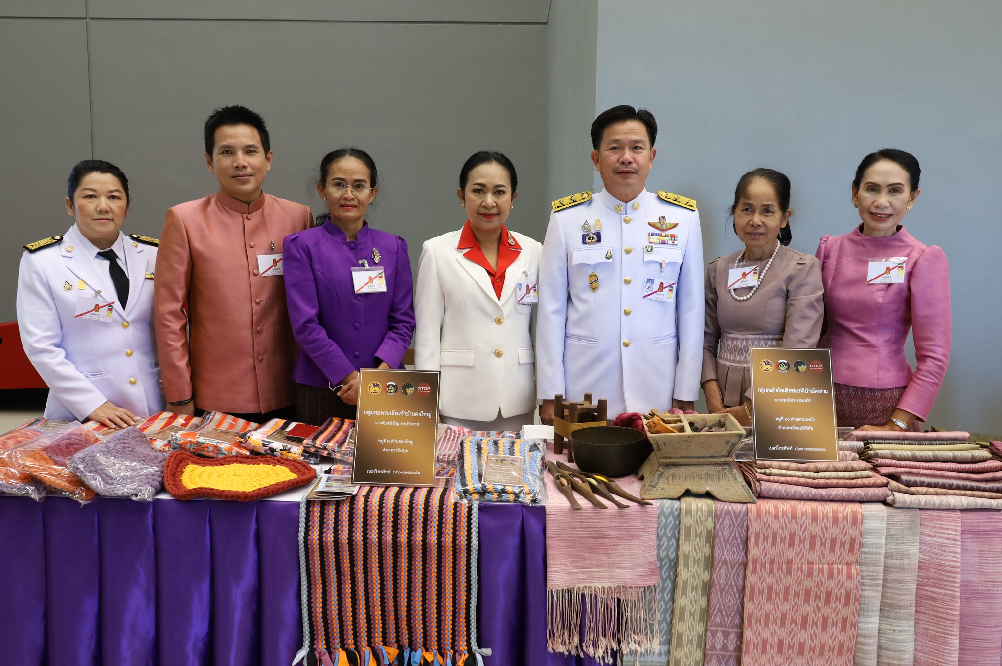 พช.มหาสารคาม พร้อมด้วย กลุ่ม OTOP กลุ่มผลิตภัณฑ์ชุมชนในเขตเทศบาลเมืองมหาสารคาม และโรงเรียนในเขตเทศบาลเมืองมหาสารคาม เฝ้ารับเสด็จ สมเด็จพระกนิษฐาธิราชเจ้า กรมสมเด็จพระเทพรัตนราชสุดา ฯ สยามบรมราชกุมารี พร้อมนำผลิตภัณฑ์ OTOP จัดแสดงในงานพระราชทานปริญญาบัตรแก่ผู้สำเร็จการศึกษาจากมหาวิทยาลัยมหาสารคาม