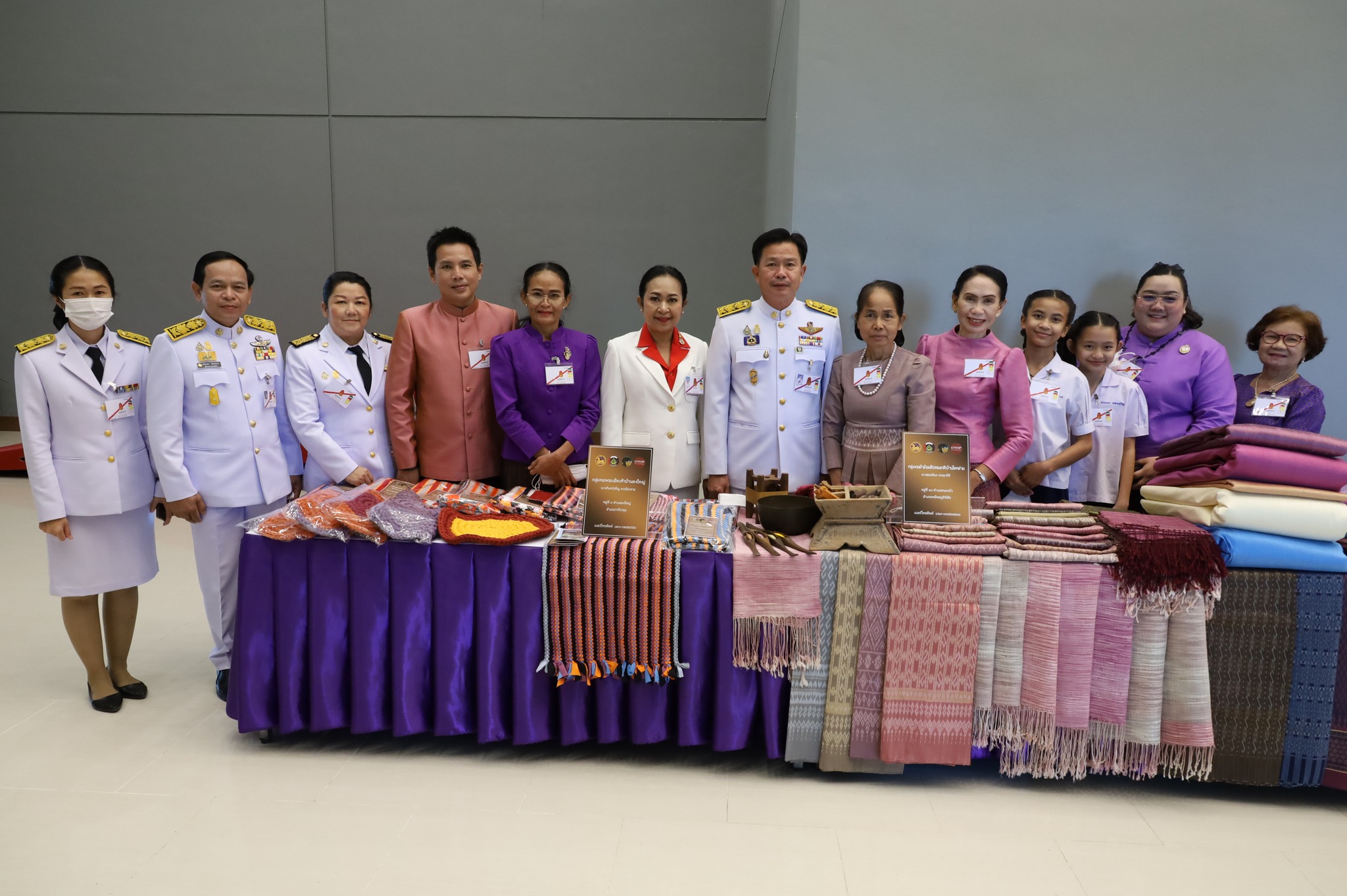 พช.มหาสารคาม พร้อมด้วย กลุ่ม OTOP กลุ่มผลิตภัณฑ์ชุมชนในเขตเทศบาลเมืองมหาสารคาม และโรงเรียนในเขตเทศบาลเมืองมหาสารคาม เฝ้ารับเสด็จ สมเด็จพระกนิษฐาธิราชเจ้า กรมสมเด็จพระเทพรัตนราชสุดา ฯ สยามบรมราชกุมารี พร้อมนำผลิตภัณฑ์ OTOP จัดแสดงในงานพระราชทานปริญญาบัตรแก่ผู้สำเร็จการศึกษาจากมหาวิทยาลัยมหาสารคาม