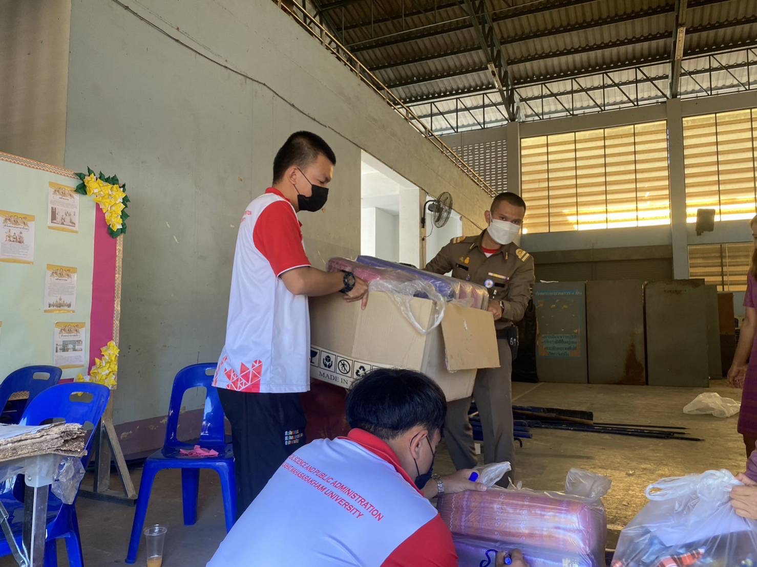 พช.มหาสารคาม พร้อมด้วย กลุ่ม OTOP กลุ่มผลิตภัณฑ์ชุมชนในเขตเทศบาลเมืองมหาสารคาม และโรงเรียนในเขตเทศบาลเมืองมหาสารคาม เฝ้ารับเสด็จ สมเด็จพระกนิษฐาธิราชเจ้า กรมสมเด็จพระเทพรัตนราชสุดา ฯ สยามบรมราชกุมารี พร้อมนำผลิตภัณฑ์ OTOP จัดแสดงในงานพระราชทานปริญญาบัตรแก่ผู้สำเร็จการศึกษาจากมหาวิทยาลัยมหาสารคาม