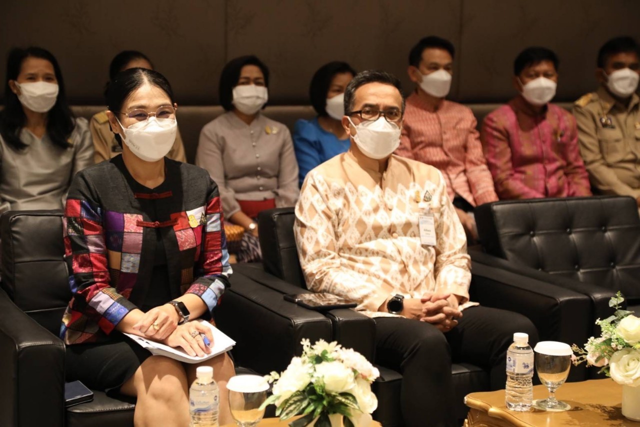 พช.มหาสารคาม ร่วมประชุมเชิงปฏิบัติการสร้างความเข้าใจการขับเคลื่อนการขจัดความยากจนในระดับพื้นที่