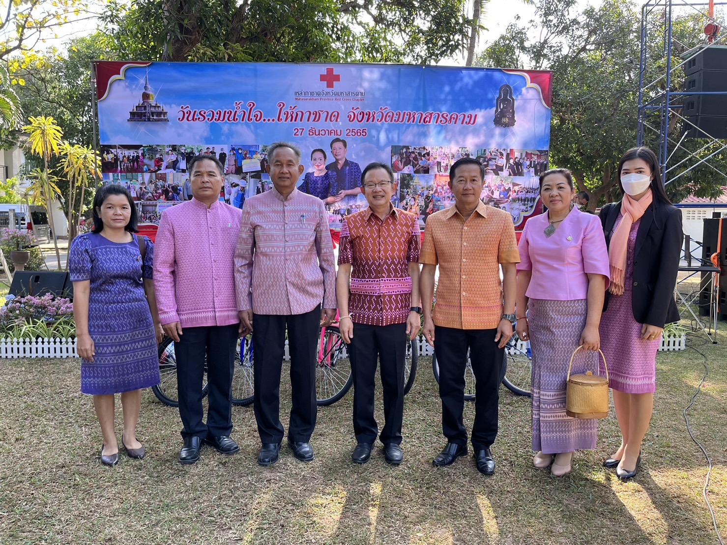 พช.มหาสารคาม ร่วมมอบเงินสดและสิ่งของบริจาคในกิจกรรม “วันรวมน้ำใจให้กาชาด จังหวัดมหาสารคาม”