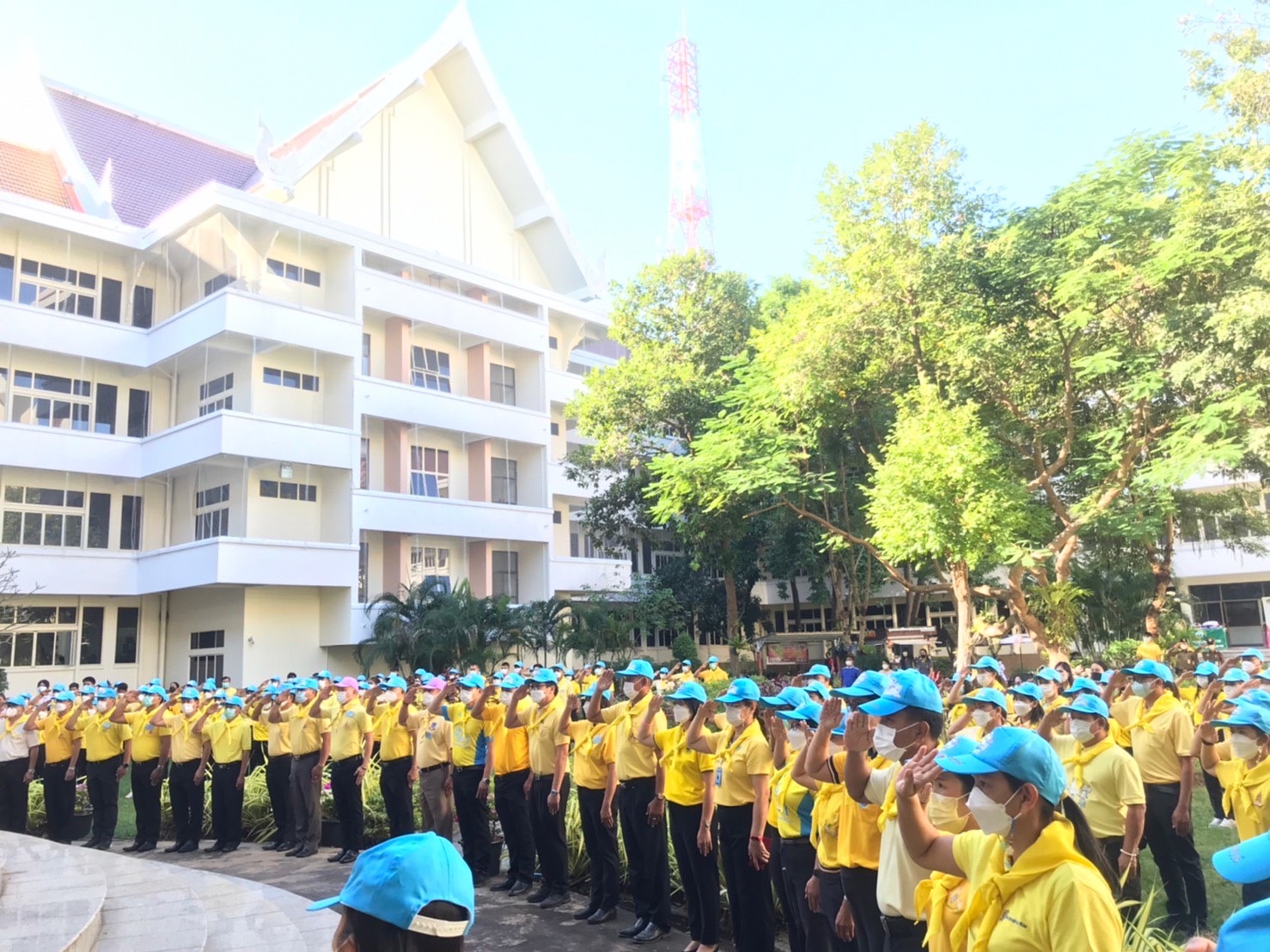 พช.มหาสารคาม ร่วมกิจกรรมจิตอาสาปรับปรุงภูมิทัศน์ลานจตุรมุข ศาลากลางจังหวัดมหาสารคาม