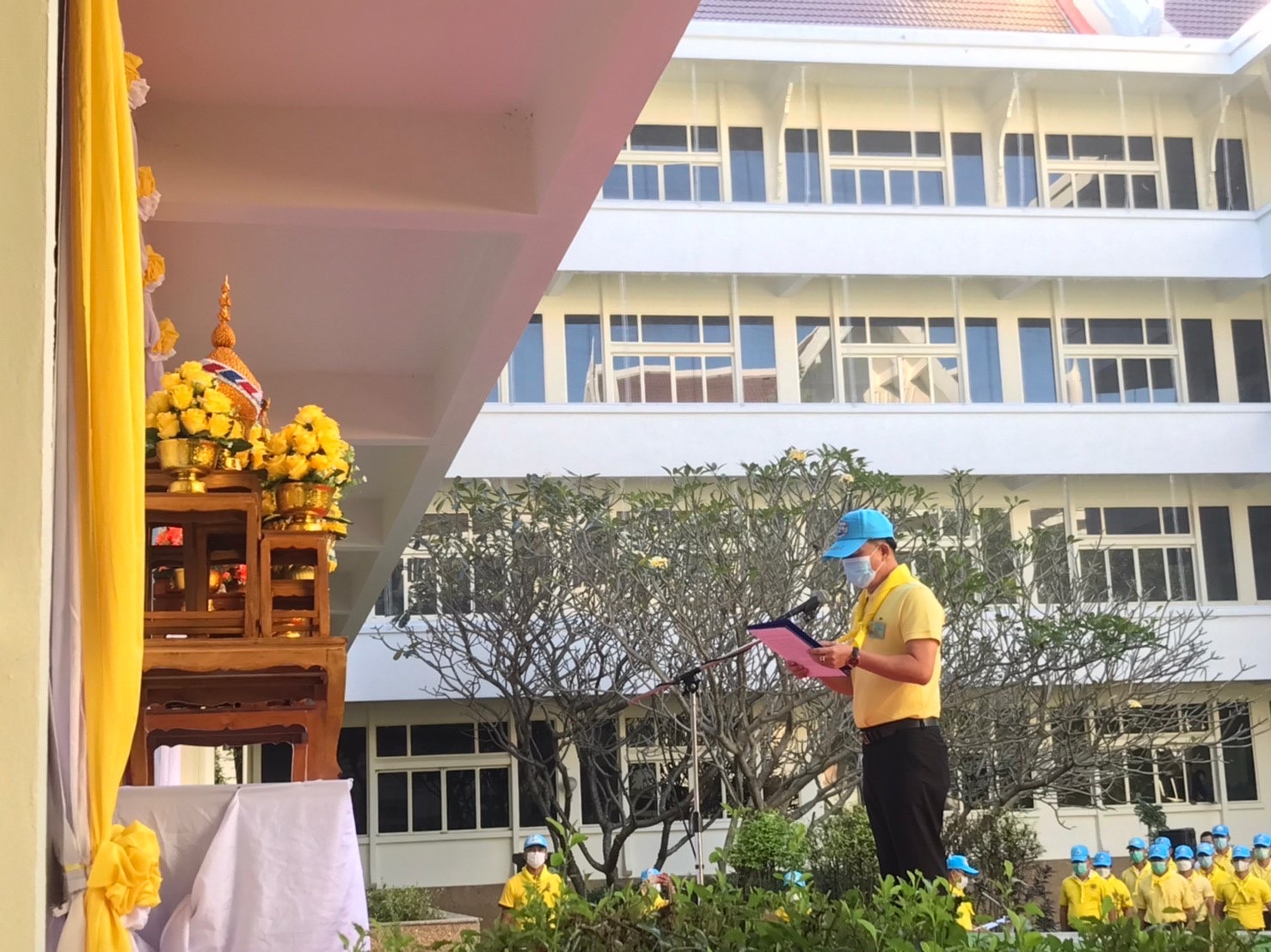พช.มหาสารคาม ร่วมกิจกรรมจิตอาสาปรับปรุงภูมิทัศน์ลานจตุรมุข ศาลากลางจังหวัดมหาสารคาม