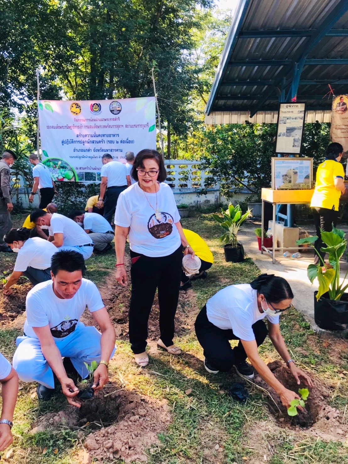 พช.อำเภอแกดำ จังหวัดมหาสารคาม ร่วมกิจกรรมวันดินโลก ของกระทรวงมหาดไทย อำเภอแกดำ “Great food from good soil for better life awareness week” หรือ ดินดี อาหารดี สุขภาพดี ชีวีมีสุข”