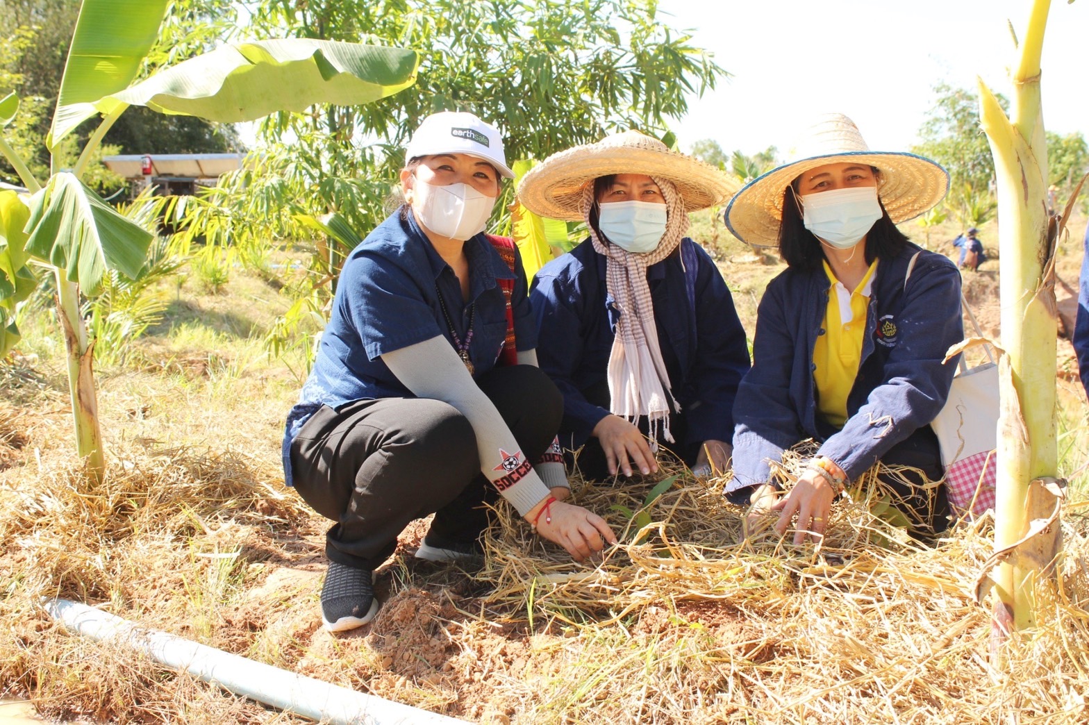 พช.มหาสารคาม รวมพลังภาคี เครือข่าย โคก หนอง นา สืบสานศาสตร์พระราชา ผ่านกิจกรรมวันดินโลก Word Soil Day 2022 ภายใต้แนวคิด “อาหาร ก่อกำเนิด เกิดจากดิน”