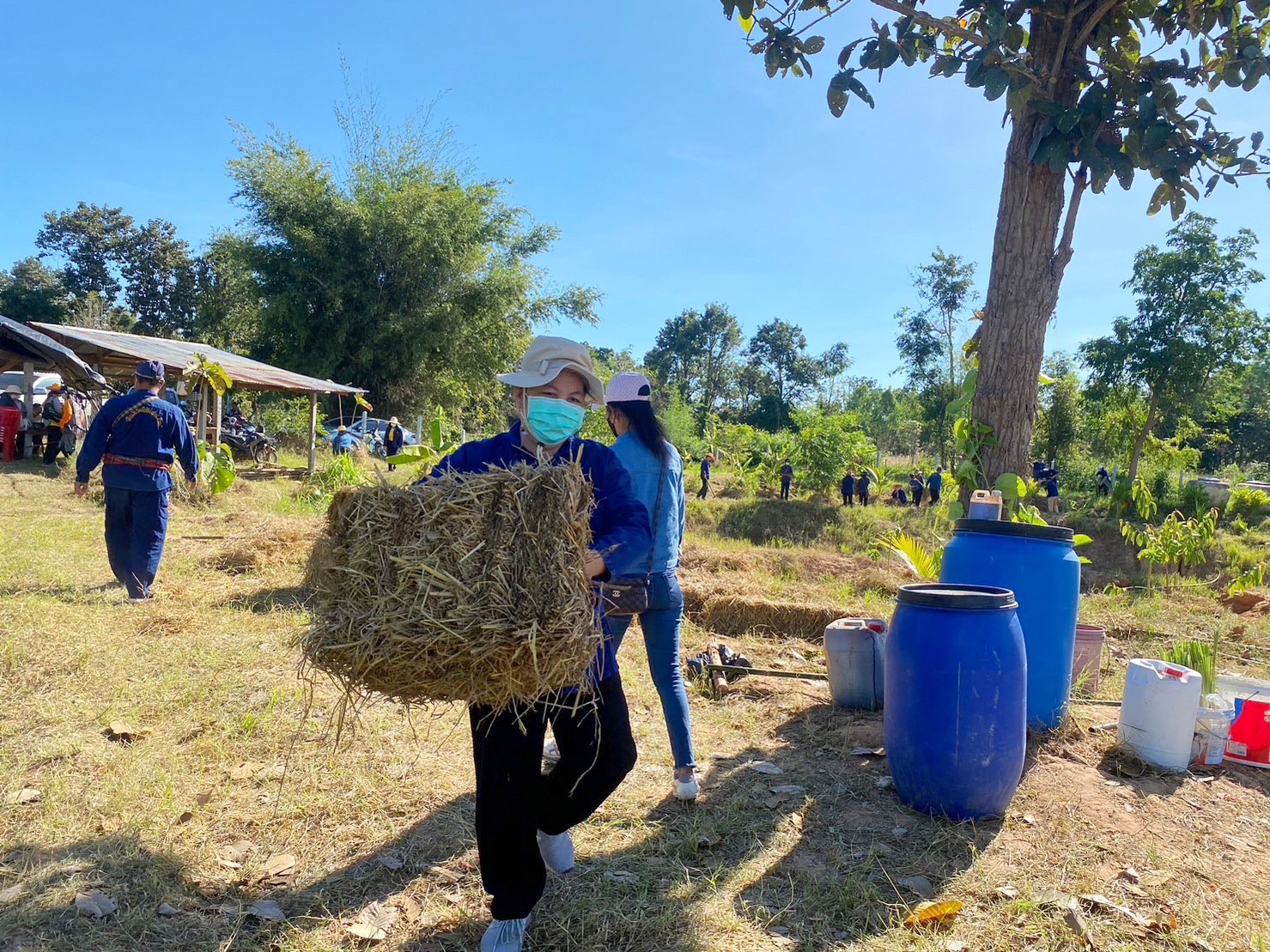 พช.มหาสารคาม รวมพลังภาคี เครือข่าย โคก หนอง นา สืบสานศาสตร์พระราชา ผ่านกิจกรรมวันดินโลก Word Soil Day 2022 ภายใต้แนวคิด “อาหาร ก่อกำเนิด เกิดจากดิน”