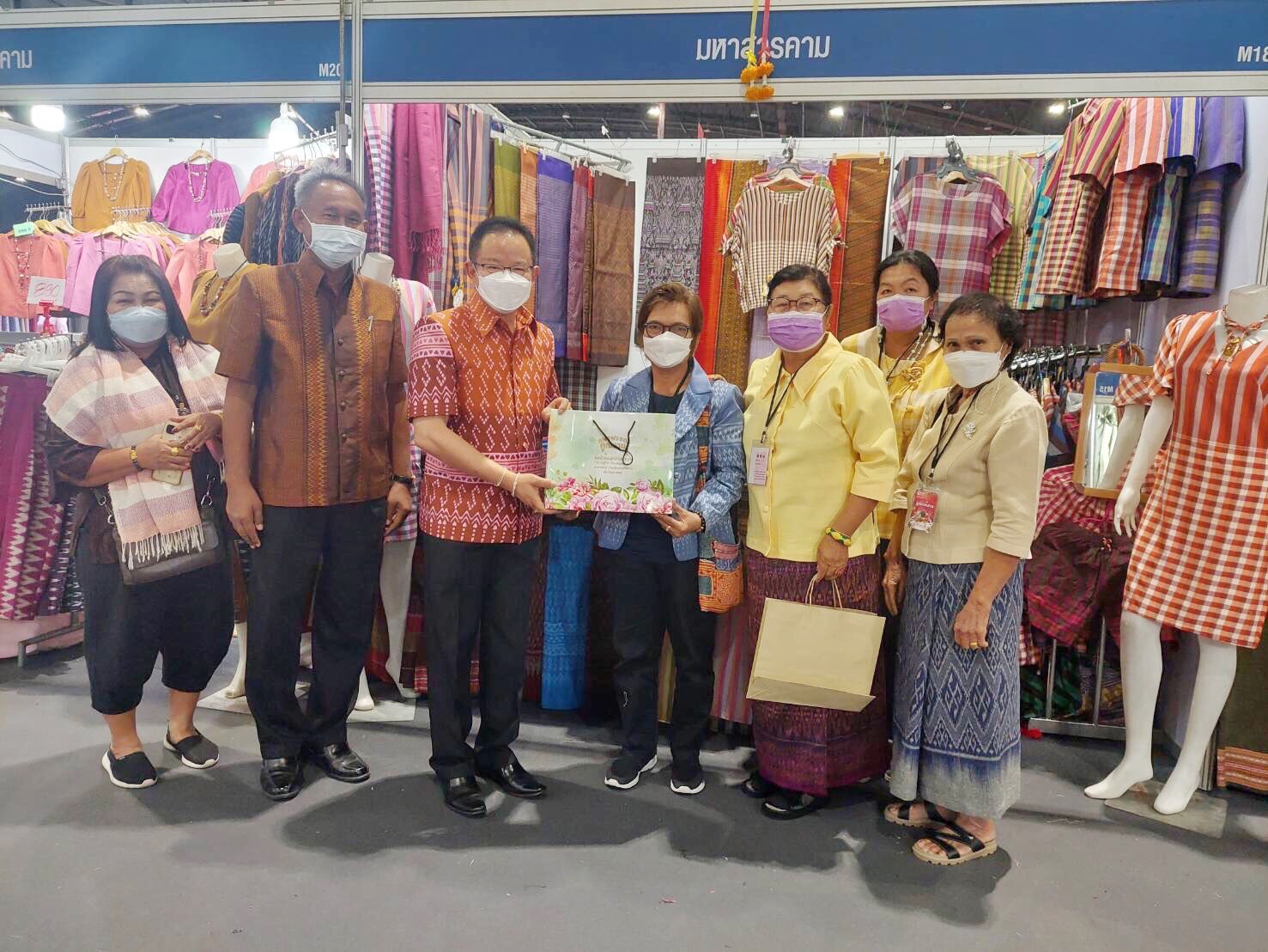 จังหวัดมหาสารคาม ร่วมพิธีเปิดงาน OTOP City 2022 “มอบความสุขจากภูมิปัญญา ส่งต่อคุณค่าจากฝีมือคนไทย”