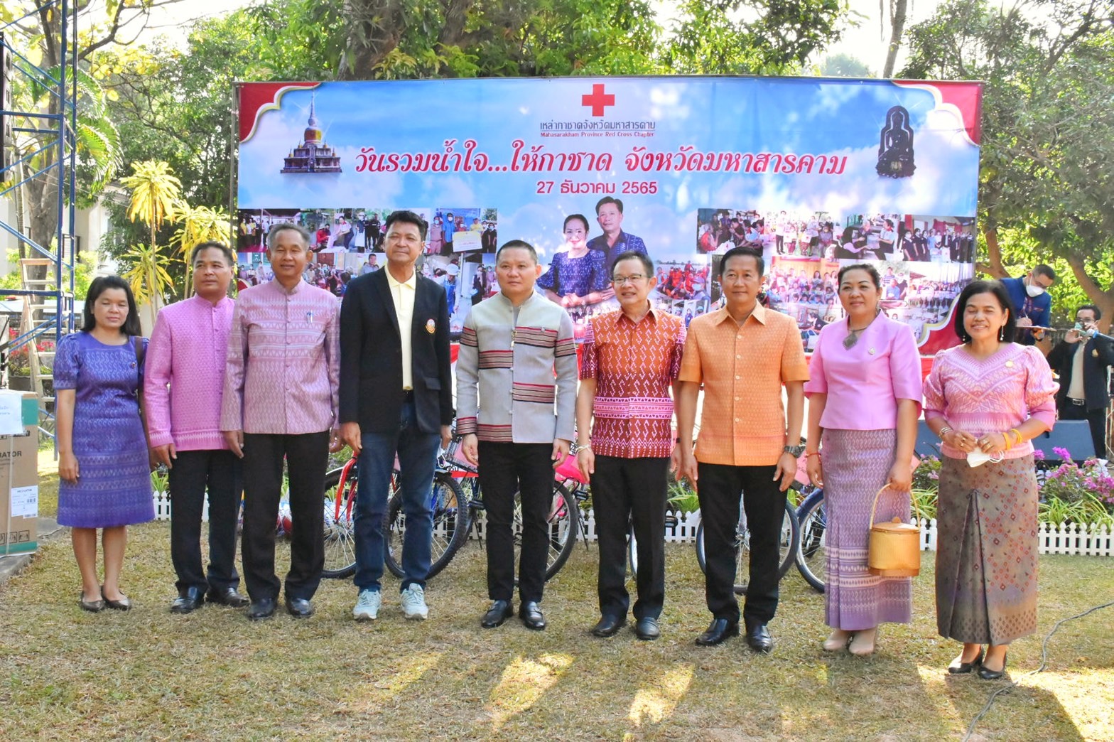 พช.มหาสารคาม ร่วมมอบเงินสดและสิ่งของบริจาคในกิจกรรม “วันรวมน้ำใจให้กาชาด จังหวัดมหาสารคาม”