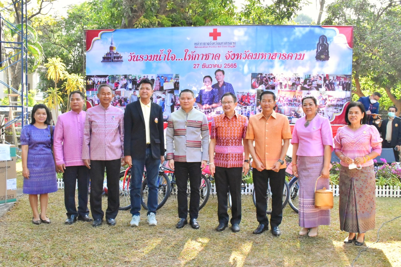 พช.มหาสารคาม ร่วมมอบเงินสดและสิ่งของบริจาคในกิจกรรม “วันรวมน้ำใจให้กาชาด จังหวัดมหาสารคาม”