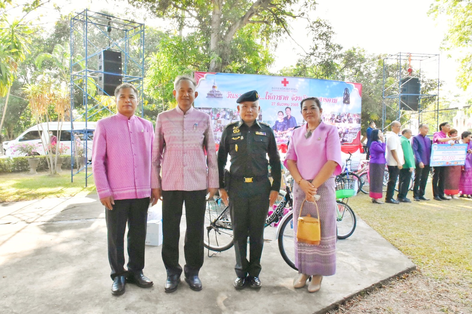 พช.มหาสารคาม ร่วมมอบเงินสดและสิ่งของบริจาคในกิจกรรม “วันรวมน้ำใจให้กาชาด จังหวัดมหาสารคาม”