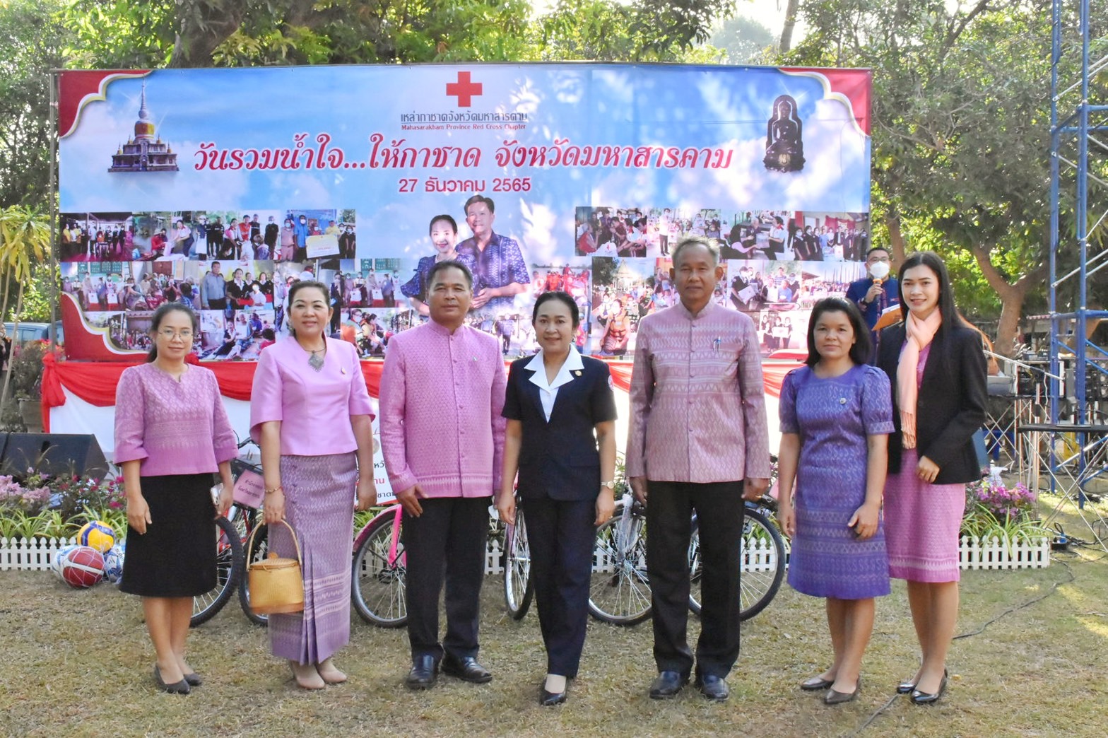 พช.มหาสารคาม ร่วมมอบเงินสดและสิ่งของบริจาคในกิจกรรม “วันรวมน้ำใจให้กาชาด จังหวัดมหาสารคาม”