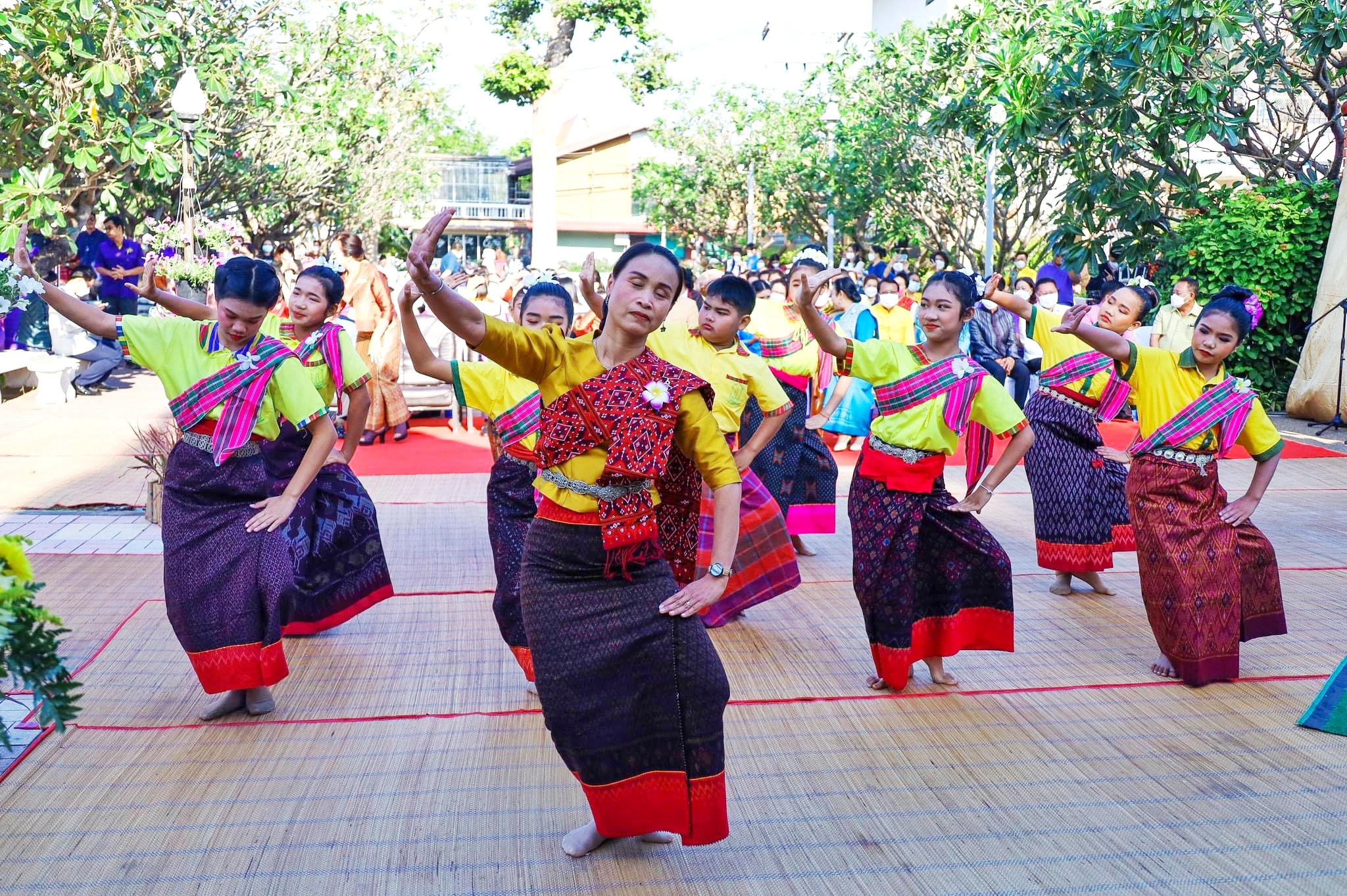 พช.มหาสารคาม ร่วมพิธีบูชามเหศักดิ์หลักเมือง งานประเพณีบุญเบิกฟ้าและงานกาชาดจังหวัดมหาสารคาม ประจำปี 2566
