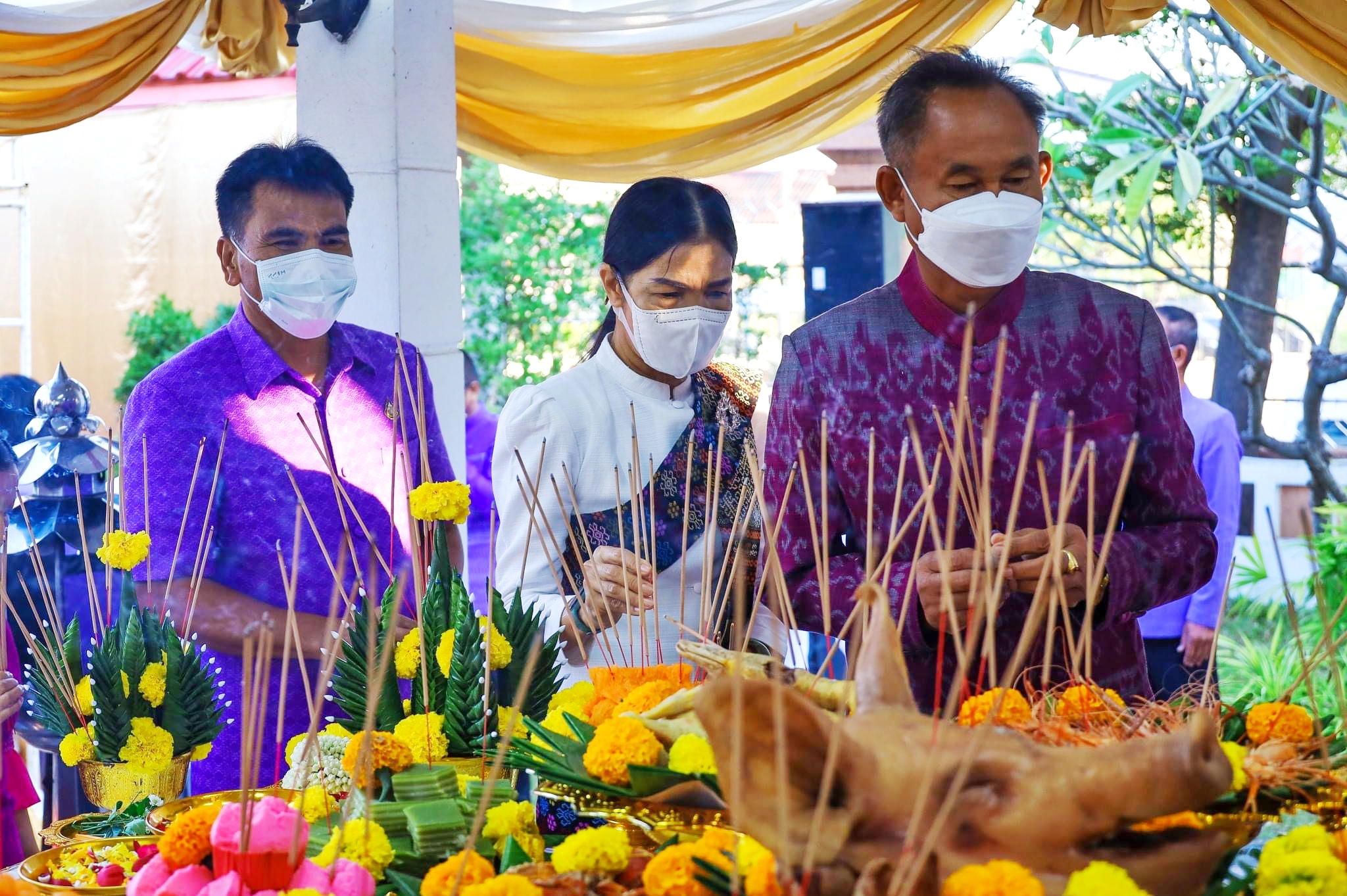 พช.มหาสารคาม ร่วมพิธีบูชามเหศักดิ์หลักเมือง งานประเพณีบุญเบิกฟ้าและงานกาชาดจังหวัดมหาสารคาม ประจำปี 2566