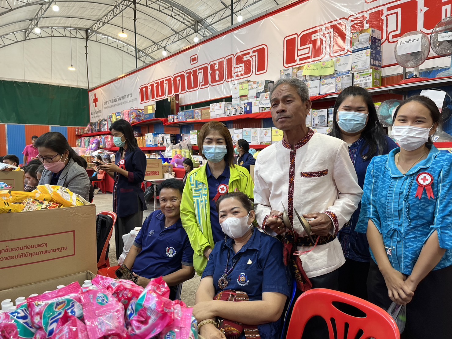 พช.มหาสารคาม ร่วมปฏิบัติงานประจำร้านมัจฉากาชาดจังหวัดมหาสารคาม ประจำปี 2566