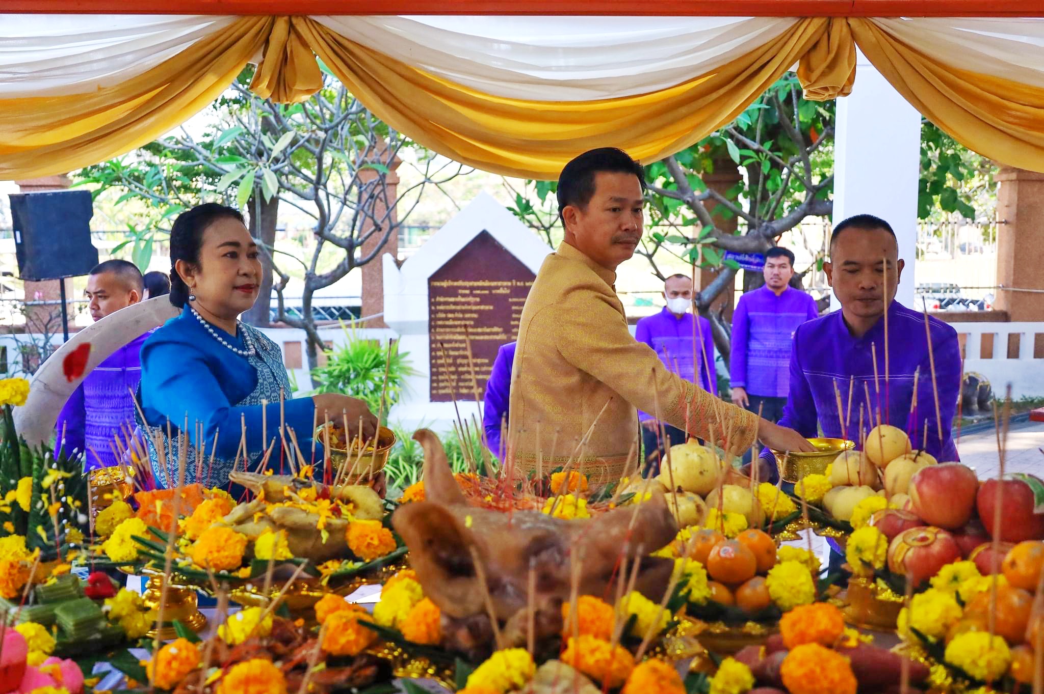 พช.มหาสารคาม ร่วมพิธีบูชามเหศักดิ์หลักเมือง งานประเพณีบุญเบิกฟ้าและงานกาชาดจังหวัดมหาสารคาม ประจำปี 2566