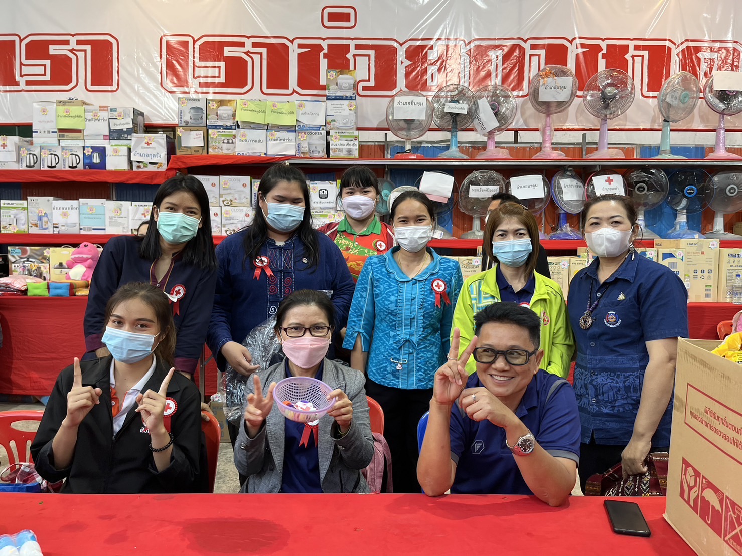 พช.มหาสารคาม ร่วมปฏิบัติงานประจำร้านมัจฉากาชาดจังหวัดมหาสารคาม ประจำปี 2566