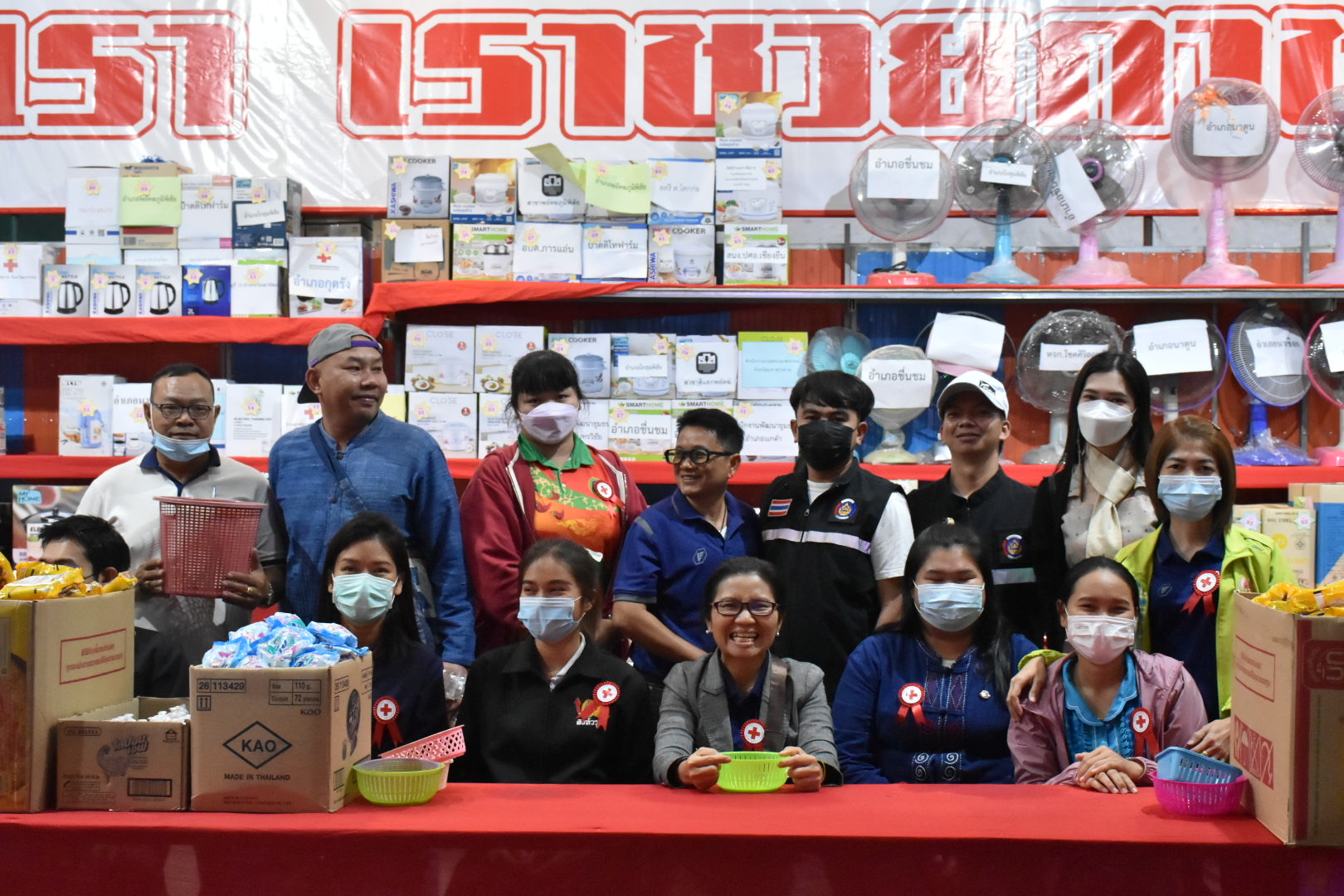 พช.มหาสารคาม ร่วมปฏิบัติงานประจำร้านมัจฉากาชาดจังหวัดมหาสารคาม ประจำปี 2566