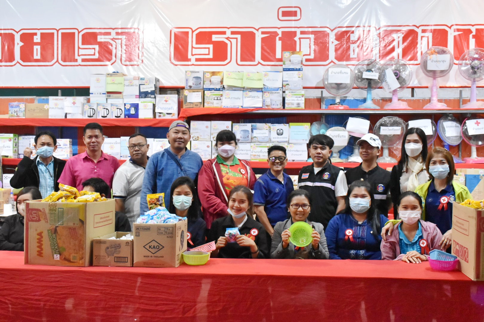 พช.มหาสารคาม ร่วมปฏิบัติงานประจำร้านมัจฉากาชาดจังหวัดมหาสารคาม ประจำปี 2566