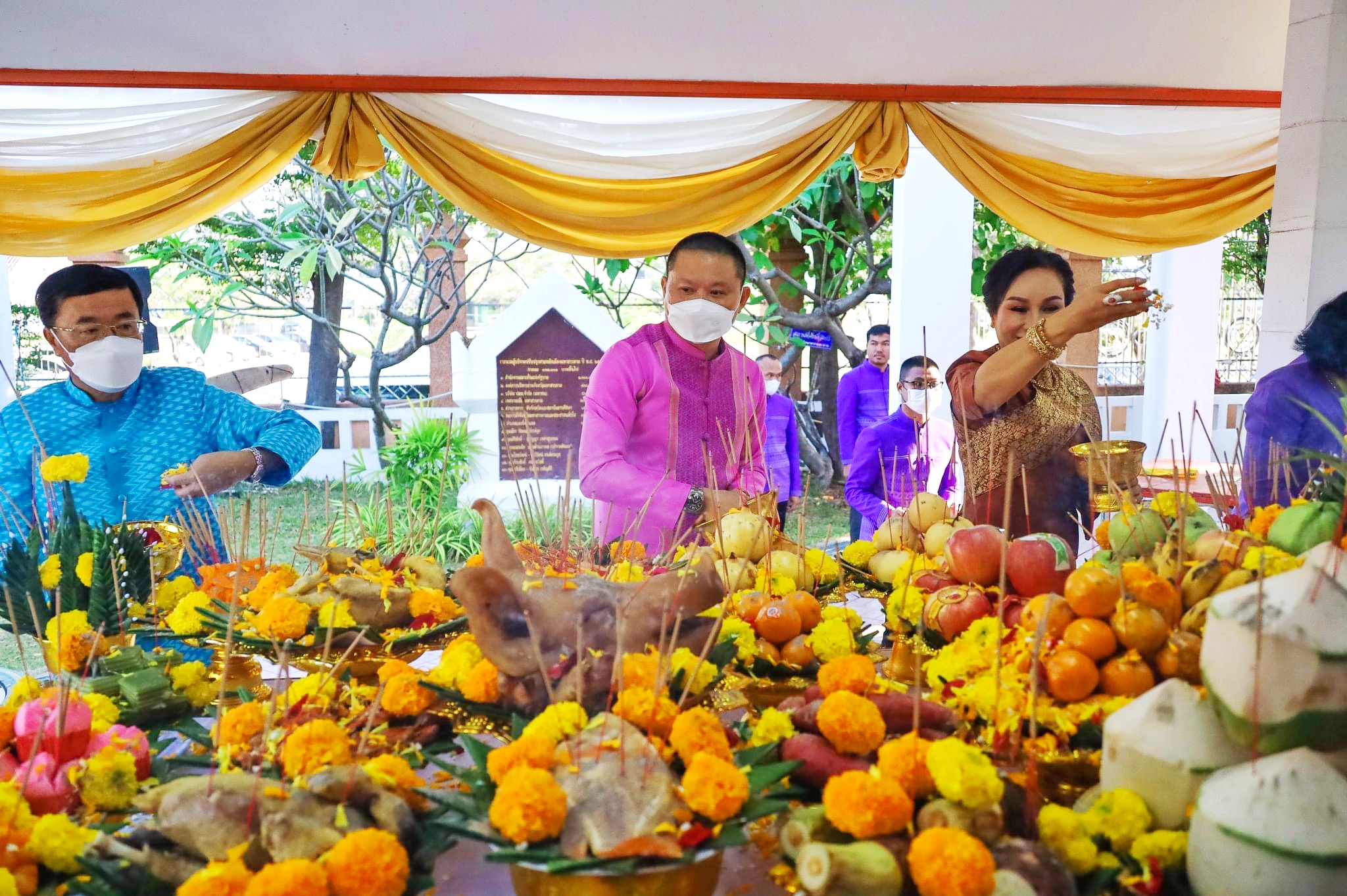 พช.มหาสารคาม ร่วมพิธีบูชามเหศักดิ์หลักเมือง งานประเพณีบุญเบิกฟ้าและงานกาชาดจังหวัดมหาสารคาม ประจำปี 2566