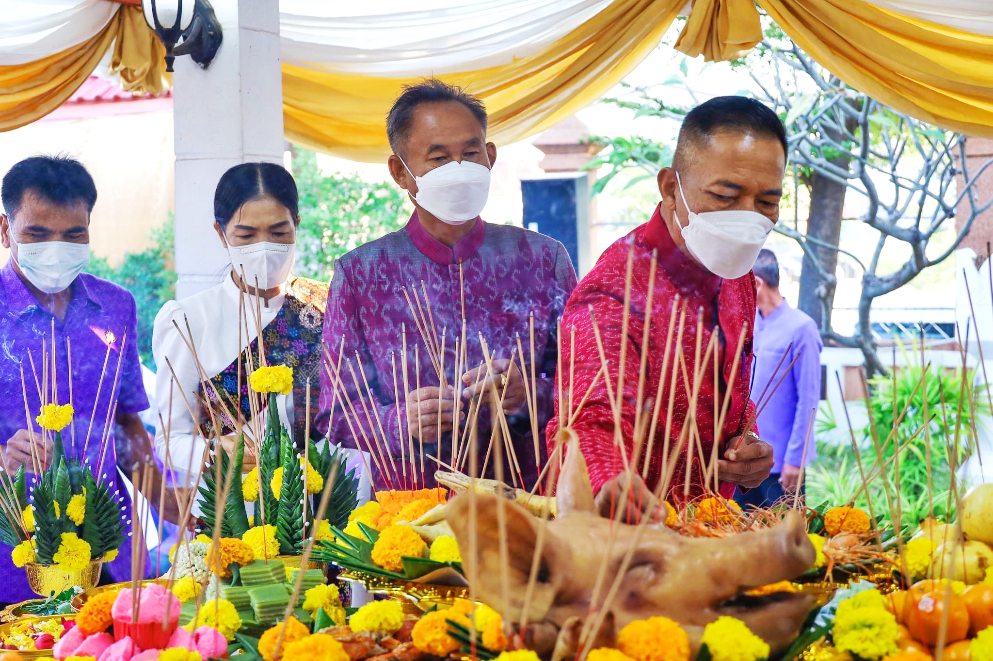 พช.มหาสารคาม ร่วมพิธีบูชามเหศักดิ์หลักเมือง งานประเพณีบุญเบิกฟ้าและงานกาชาดจังหวัดมหาสารคาม ประจำปี 2566