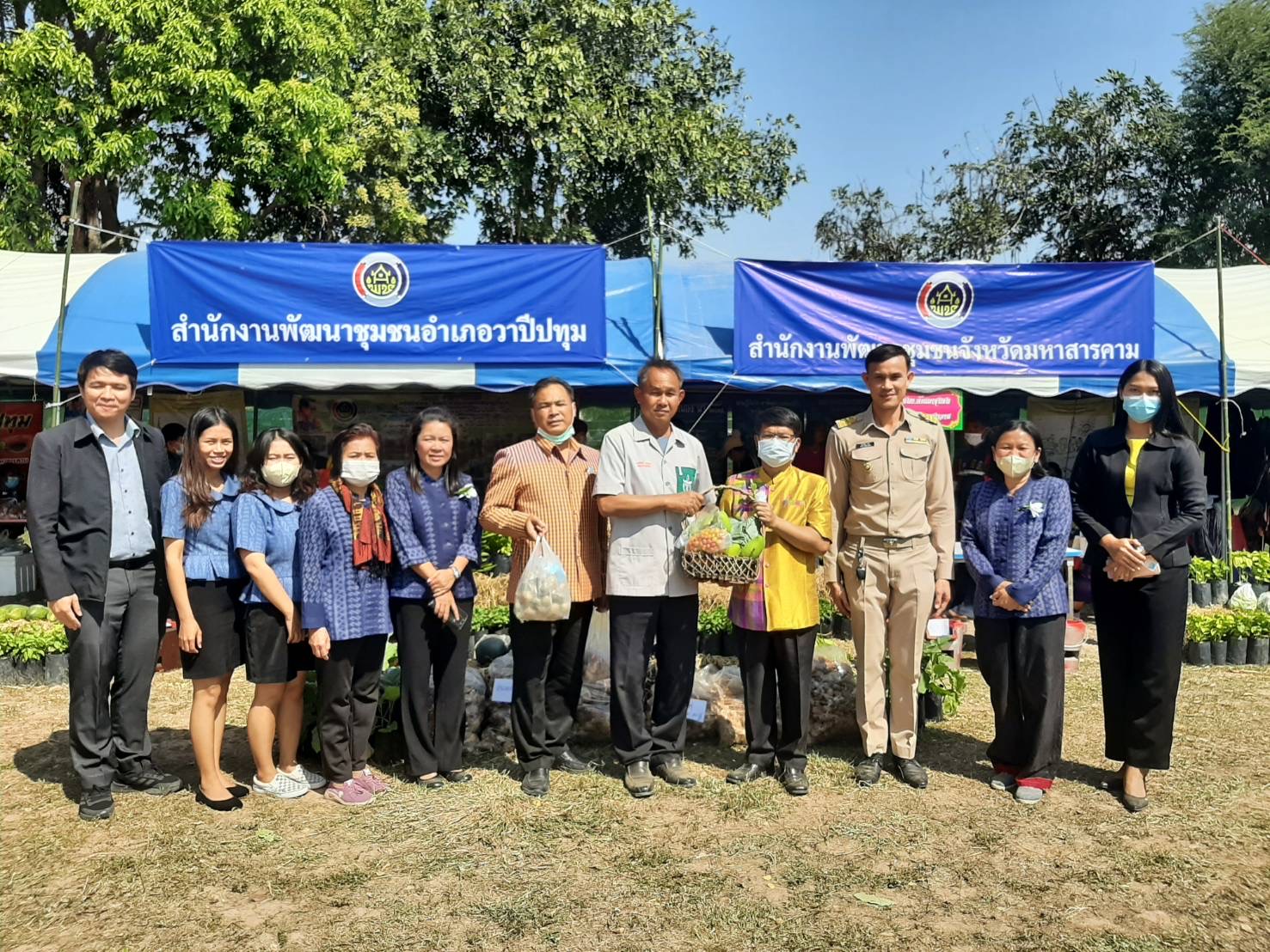 พช.มหาสารคาม ร่วมโครงการปกป้องและเชิดชูสถาบันพระมหากษัตริย์ และหน่วยบำบัดทุกข์ บำรุงสุข สร้างรอยยิ้มให้ประชาชน (จังหวัดเคลื่อนที่) อำเภอวาปีปทุม