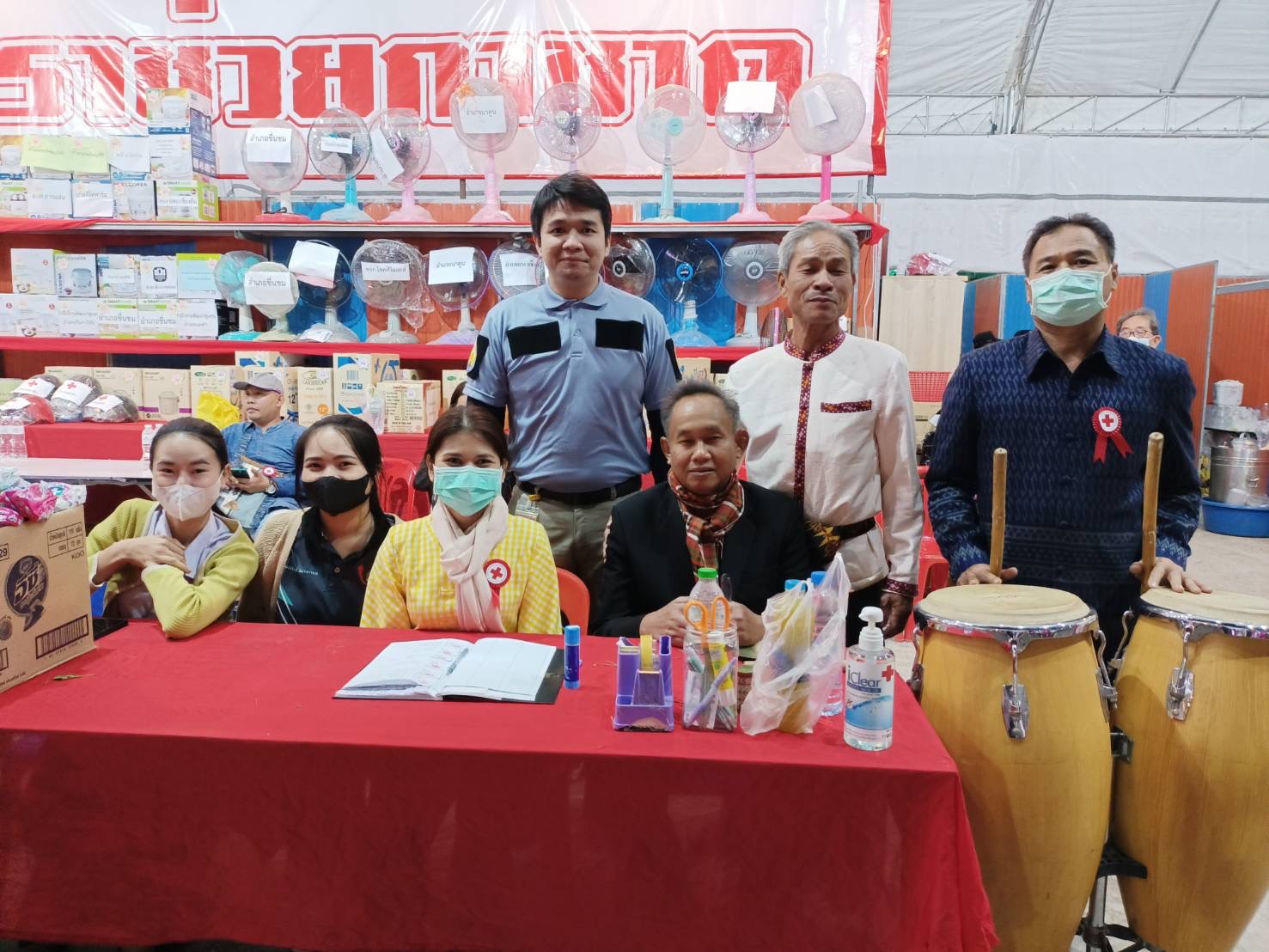 พช.มหาสารคาม ร่วมปฏิบัติงานประจำร้านมัจฉากาชาดจังหวัดมหาสารคาม ประจำปี 2566