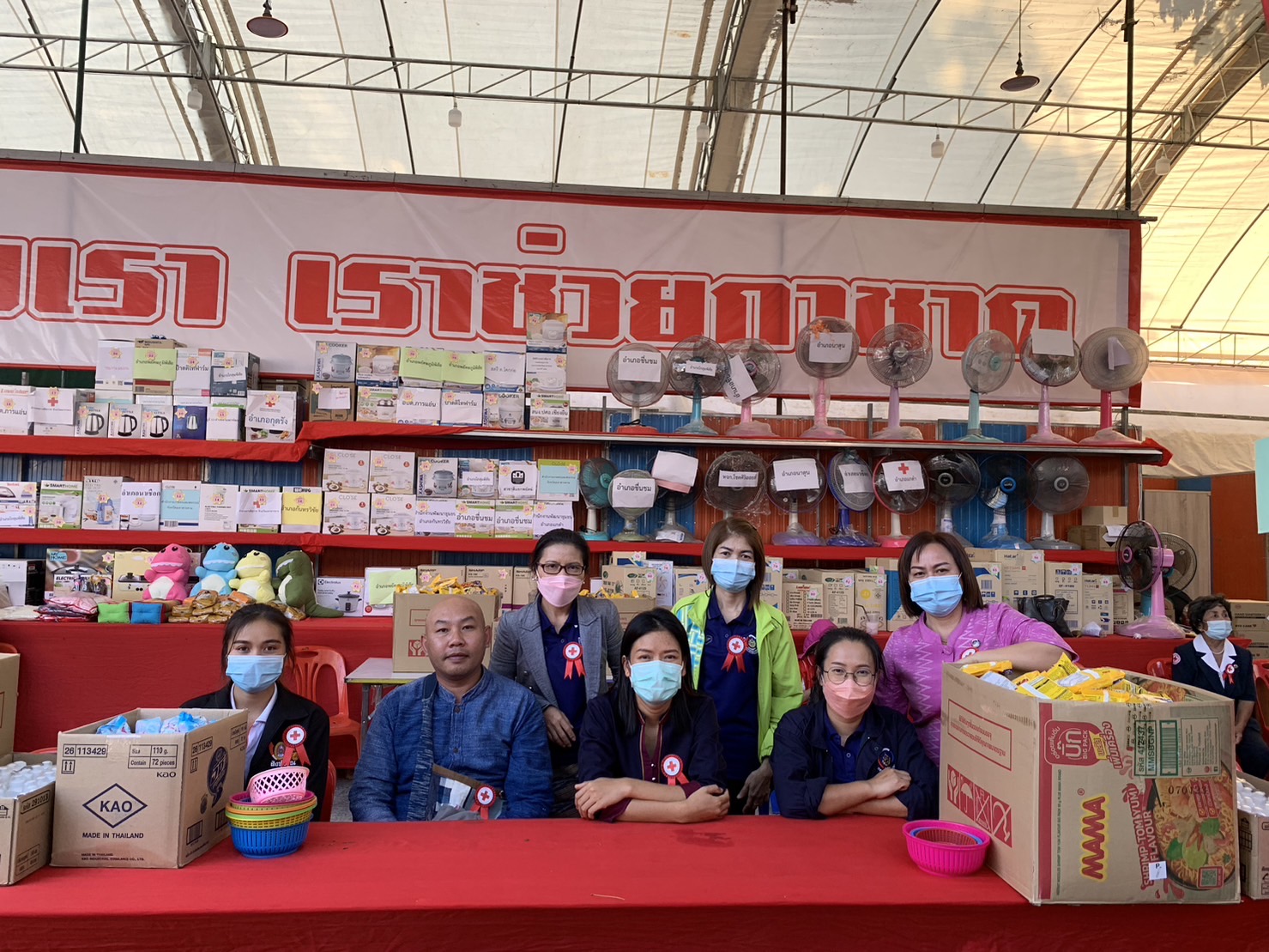 พช.มหาสารคาม ร่วมปฏิบัติงานประจำร้านมัจฉากาชาดจังหวัดมหาสารคาม ประจำปี 2566