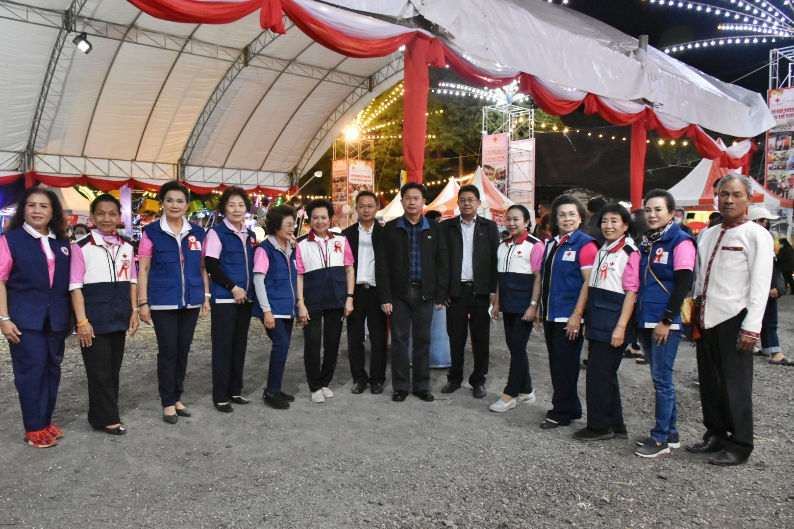 พช.มหาสารคาม ร่วมปฏิบัติงานประจำร้านมัจฉากาชาดจังหวัดมหาสารคาม ประจำปี 2566