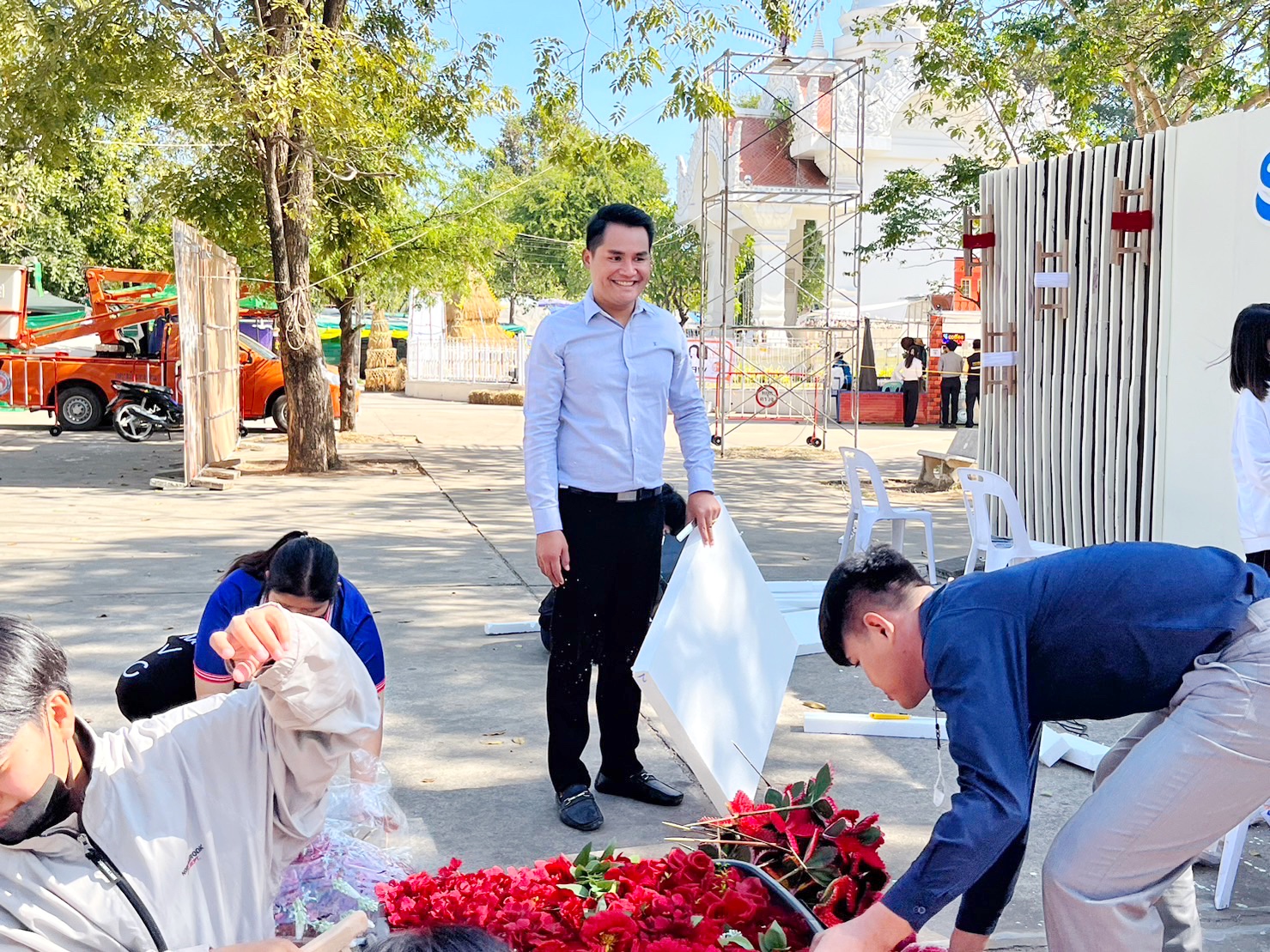 ผนึกกำลังเตรียมงาน “ราตรีเส้นสายลายผ้า” ในงาน “ประเพณีบุญเบิกฟ้าและงานกาชาดประจำปี 2566