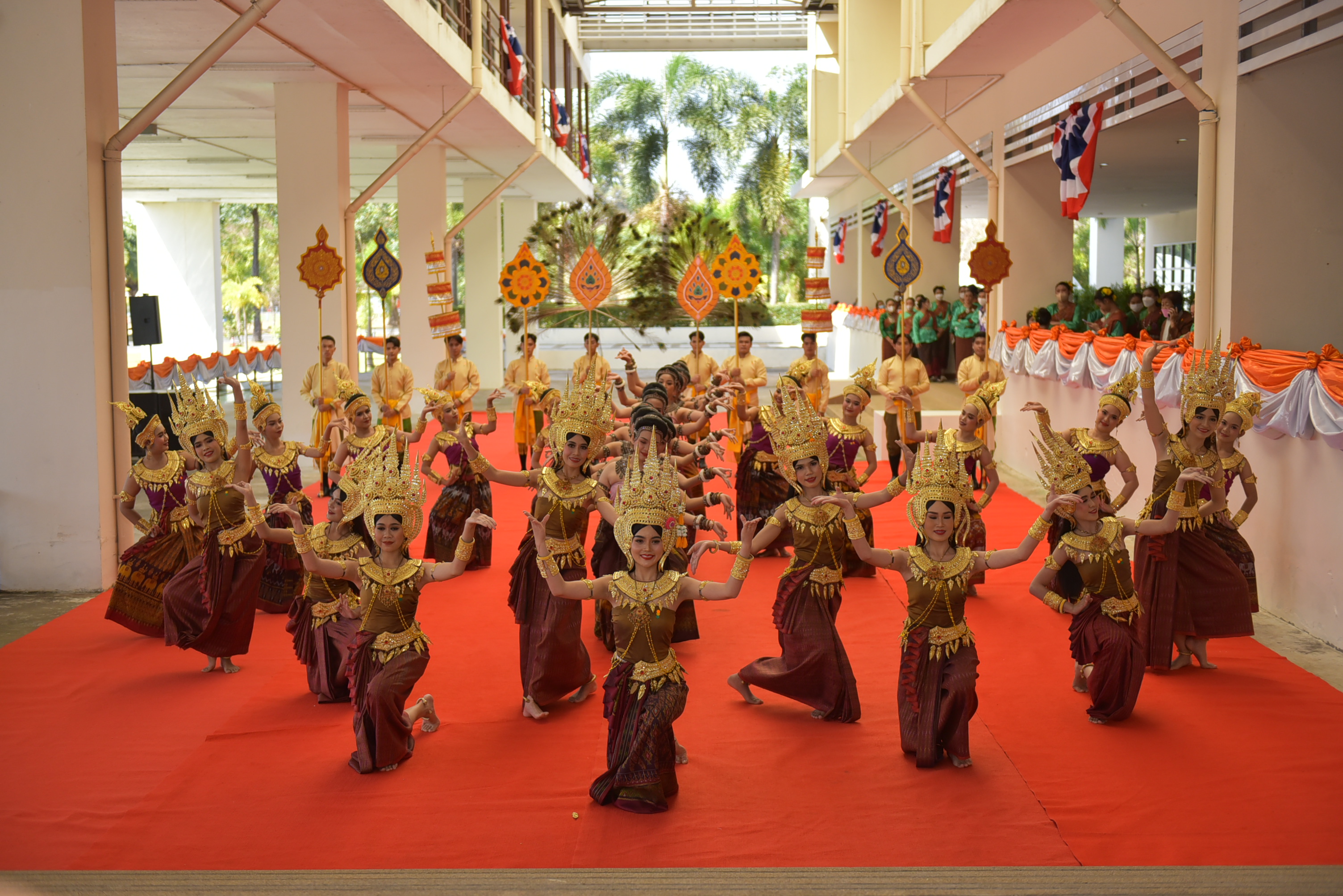 จังหวัดมหาสารคาม ร่วมเฝ้าฯ รับเสด็จสมเด็จพระเจ้าลูกเธอ เจ้าฟ้าสิริวัณณวรี นารีรัตนราชกัญญา ณ หอประชุมมหาวิทยาลัยเทคโนโลยีราชมงคลอีสาน วิทยาเขตสุรินทร์ ตำบลนอกเมือง อำเภอเมืองสุรินทร์ จังหวัดสุรินทร์