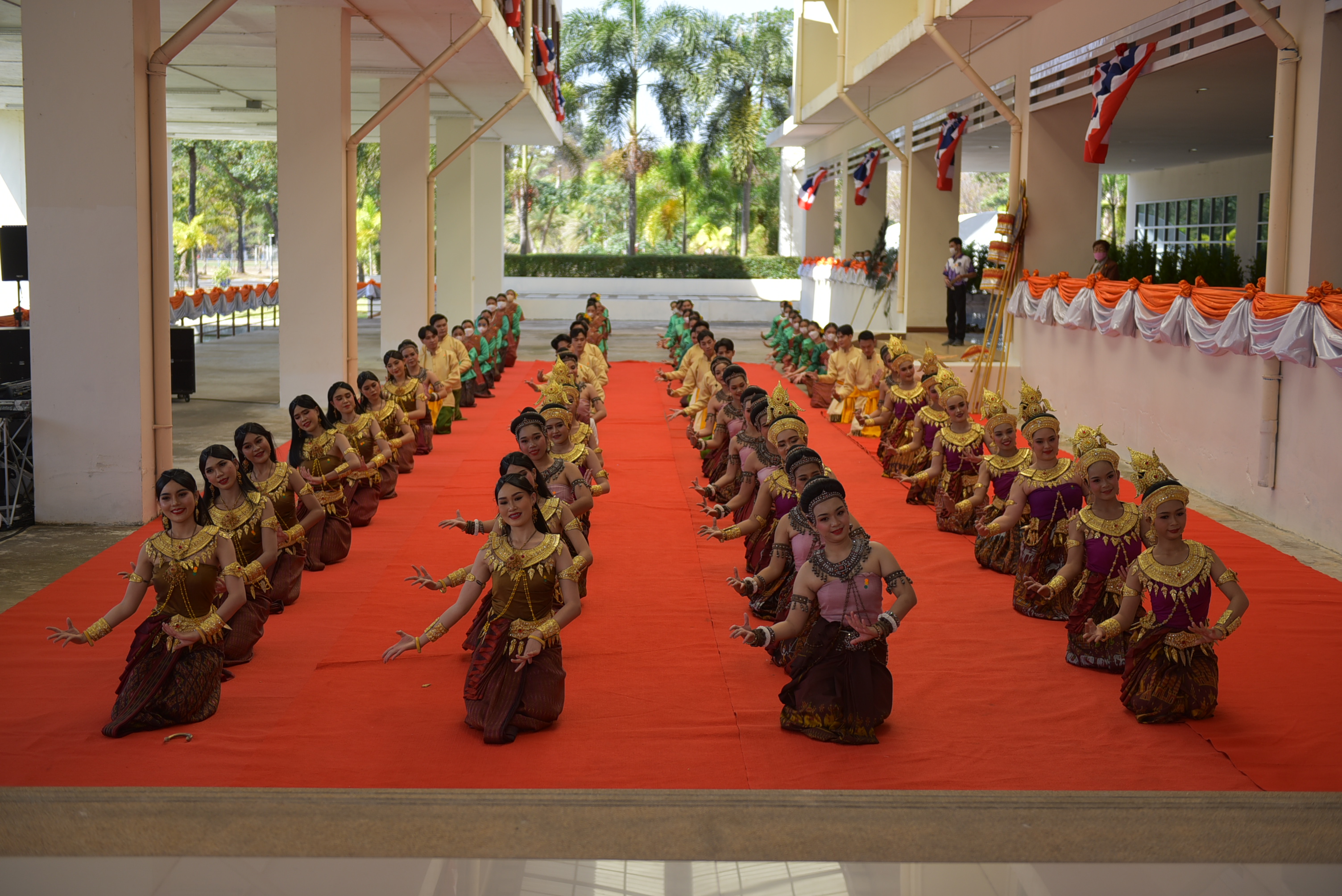จังหวัดมหาสารคาม ร่วมเฝ้าฯ รับเสด็จสมเด็จพระเจ้าลูกเธอ เจ้าฟ้าสิริวัณณวรี นารีรัตนราชกัญญา ณ หอประชุมมหาวิทยาลัยเทคโนโลยีราชมงคลอีสาน วิทยาเขตสุรินทร์ ตำบลนอกเมือง อำเภอเมืองสุรินทร์ จังหวัดสุรินทร์