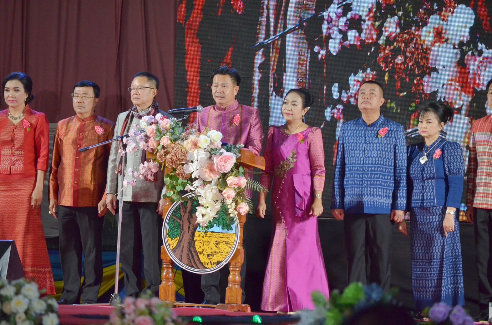 สุดตระการตา !! จังหวัดมหาสารคาม จัดงาน “ราตรีเส้นสายลายผ้า” ประเพณีบุญเบิกฟ้าและกาชาดประจำปี 2566 เพื่อเป็นการส่งเสริมและสนับสนุนการใช้และสวมใส่ผ้าไทย
