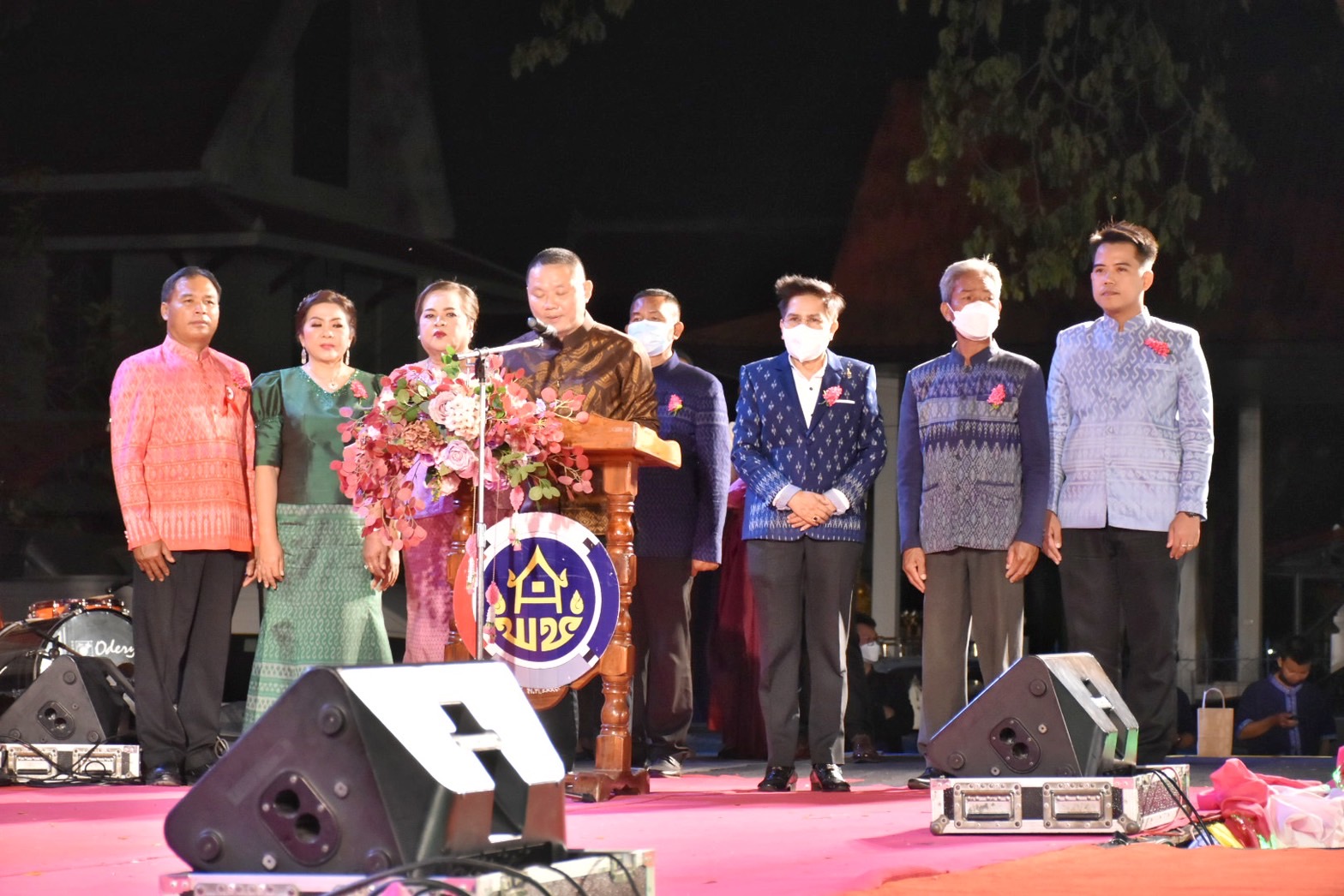 สุดตระการตา !! จังหวัดมหาสารคาม จัดงาน “ราตรีเส้นสายลายผ้า” ประเพณีบุญเบิกฟ้าและกาชาดประจำปี 2566 เพื่อเป็นการส่งเสริมและสนับสนุนการใช้และสวมใส่ผ้าไทย