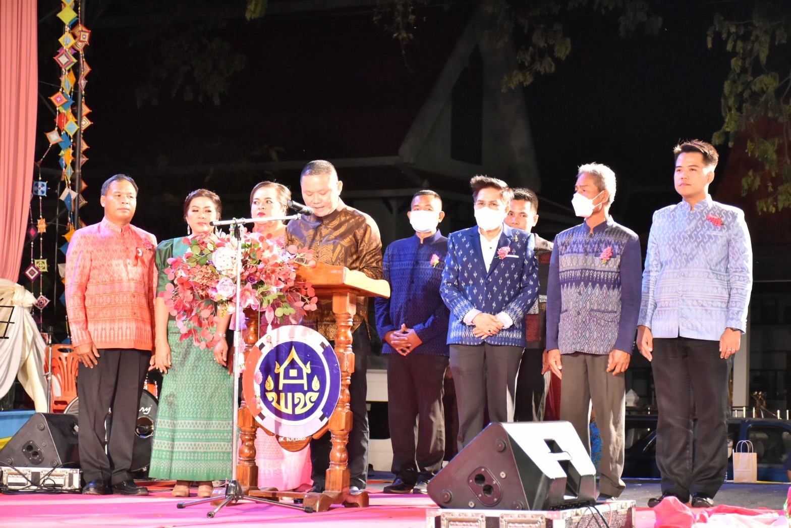 สุดตระการตา !! จังหวัดมหาสารคาม จัดงาน “ราตรีเส้นสายลายผ้า” ประเพณีบุญเบิกฟ้าและกาชาดประจำปี 2566 เพื่อเป็นการส่งเสริมและสนับสนุนการใช้และสวมใส่ผ้าไทย