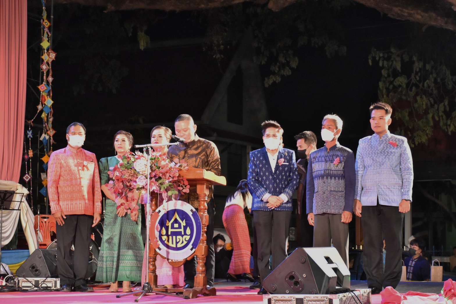 สุดตระการตา !! จังหวัดมหาสารคาม จัดงาน “ราตรีเส้นสายลายผ้า” ประเพณีบุญเบิกฟ้าและกาชาดประจำปี 2566 เพื่อเป็นการส่งเสริมและสนับสนุนการใช้และสวมใส่ผ้าไทย