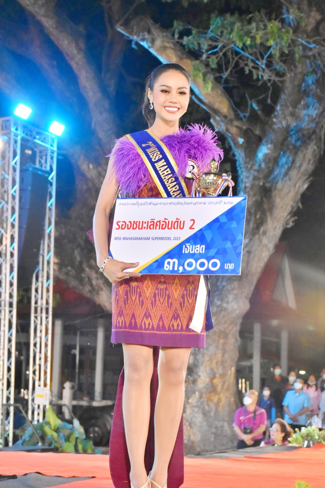 สุดตระการตา !! จังหวัดมหาสารคาม จัดงาน “ราตรีเส้นสายลายผ้า” ประเพณีบุญเบิกฟ้าและกาชาดประจำปี 2566 เพื่อเป็นการส่งเสริมและสนับสนุนการใช้และสวมใส่ผ้าไทย