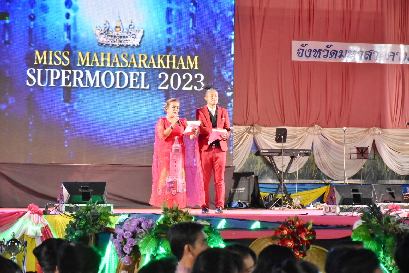 สุดตระการตา !! จังหวัดมหาสารคาม จัดงาน “ราตรีเส้นสายลายผ้า” ประเพณีบุญเบิกฟ้าและกาชาดประจำปี 2566 เพื่อเป็นการส่งเสริมและสนับสนุนการใช้และสวมใส่ผ้าไทย