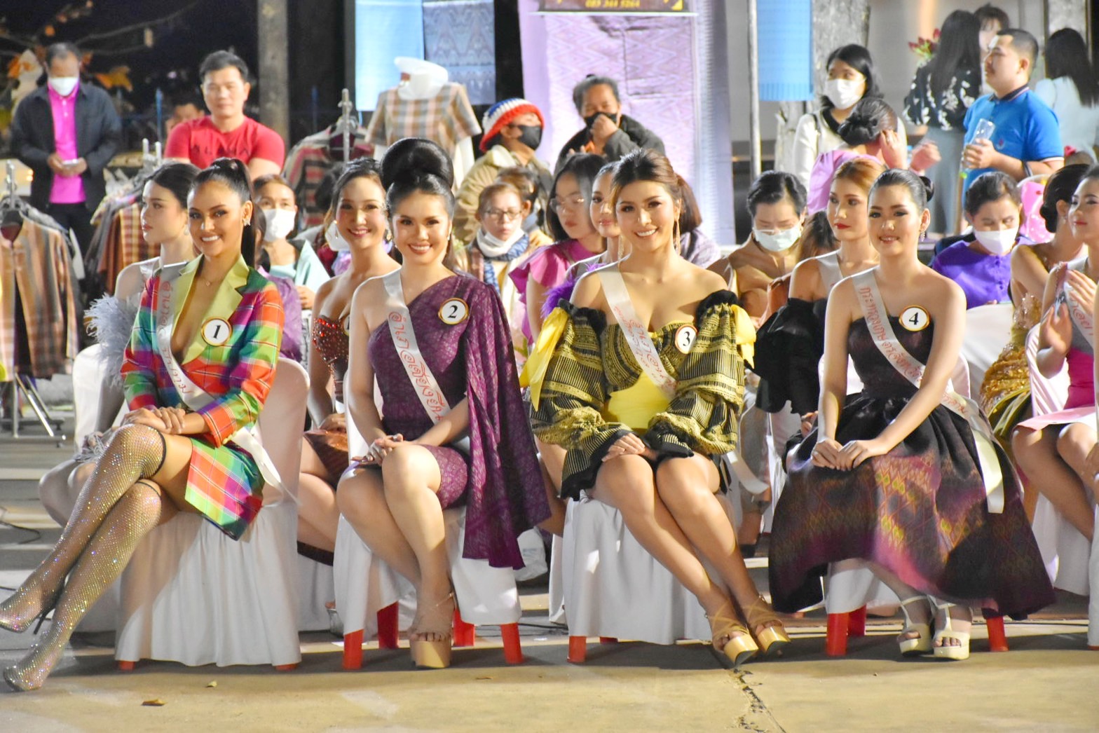 สุดตระการตา !! จังหวัดมหาสารคาม จัดงาน “ราตรีเส้นสายลายผ้า” ประเพณีบุญเบิกฟ้าและกาชาดประจำปี 2566 เพื่อเป็นการส่งเสริมและสนับสนุนการใช้และสวมใส่ผ้าไทย