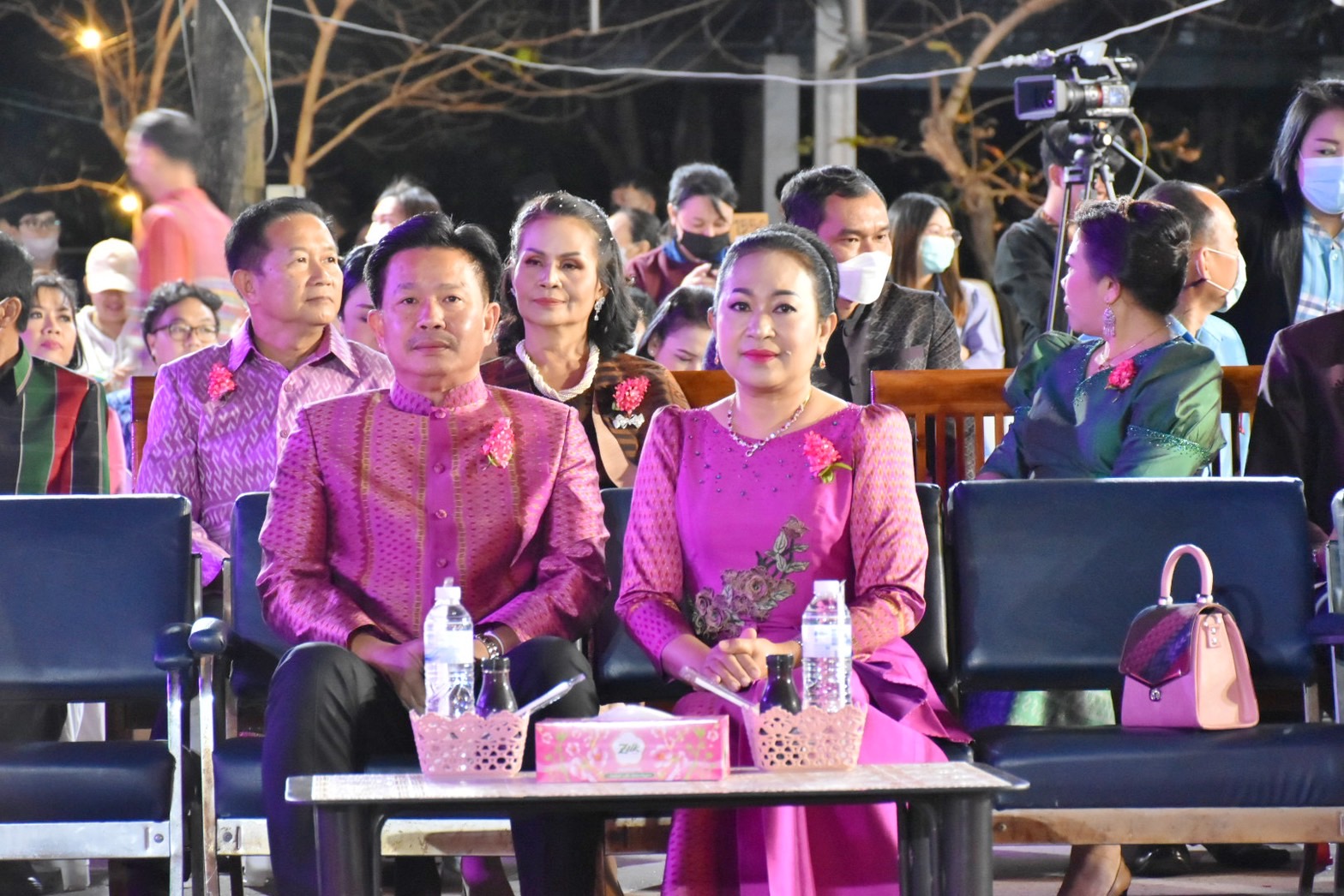 สุดตระการตา !! จังหวัดมหาสารคาม จัดงาน “ราตรีเส้นสายลายผ้า” ประเพณีบุญเบิกฟ้าและกาชาดประจำปี 2566 เพื่อเป็นการส่งเสริมและสนับสนุนการใช้และสวมใส่ผ้าไทย
