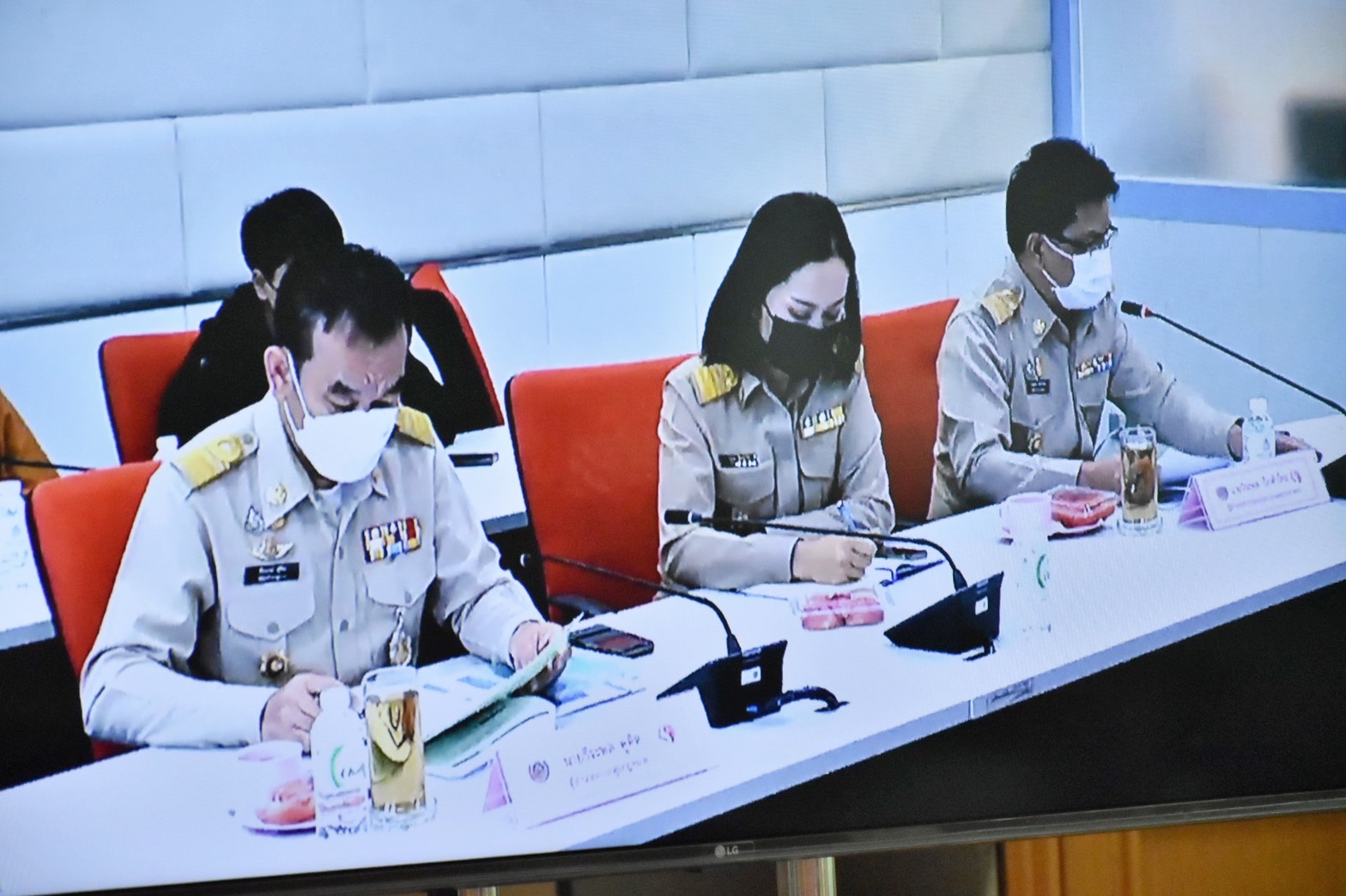 พช.มหาสารคาม ร่วมประชุมชี้แจง เร่งรัด กำกับ ติดตาม การดำเนินงานกองทุนพัฒนาบทบาทสตรี ผ่านระบบวีดิทัศน์ทางไกล (Video Conference)