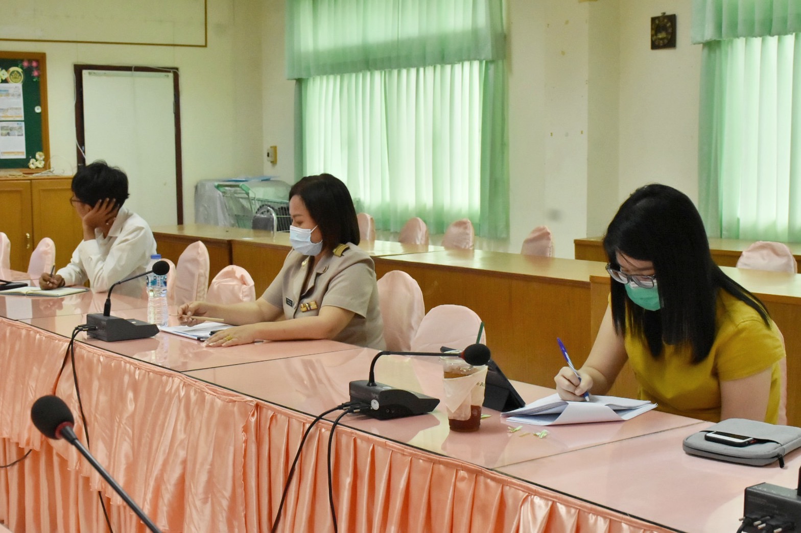 พช.มหาสารคาม ร่วมประชุมชี้แจง เร่งรัด กำกับ ติดตาม การดำเนินงานกองทุนพัฒนาบทบาทสตรี ผ่านระบบวีดิทัศน์ทางไกล (Video Conference)
