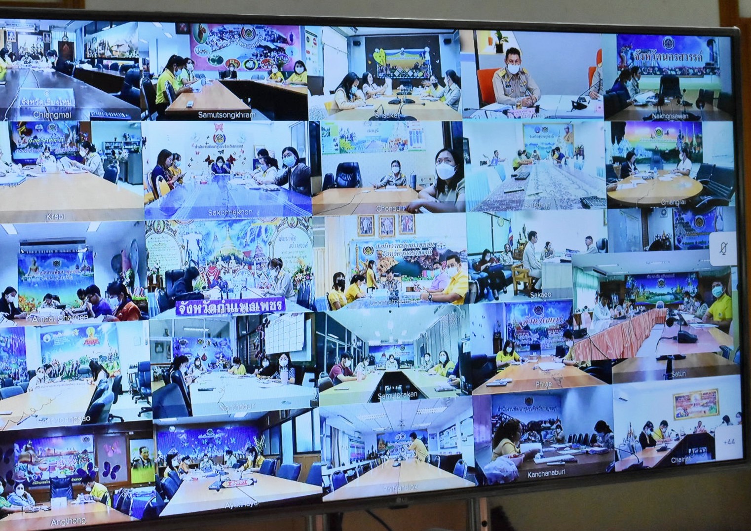 พช.มหาสารคาม ร่วมประชุมชี้แจง เร่งรัด กำกับ ติดตาม การดำเนินงานกองทุนพัฒนาบทบาทสตรี ผ่านระบบวีดิทัศน์ทางไกล (Video Conference)