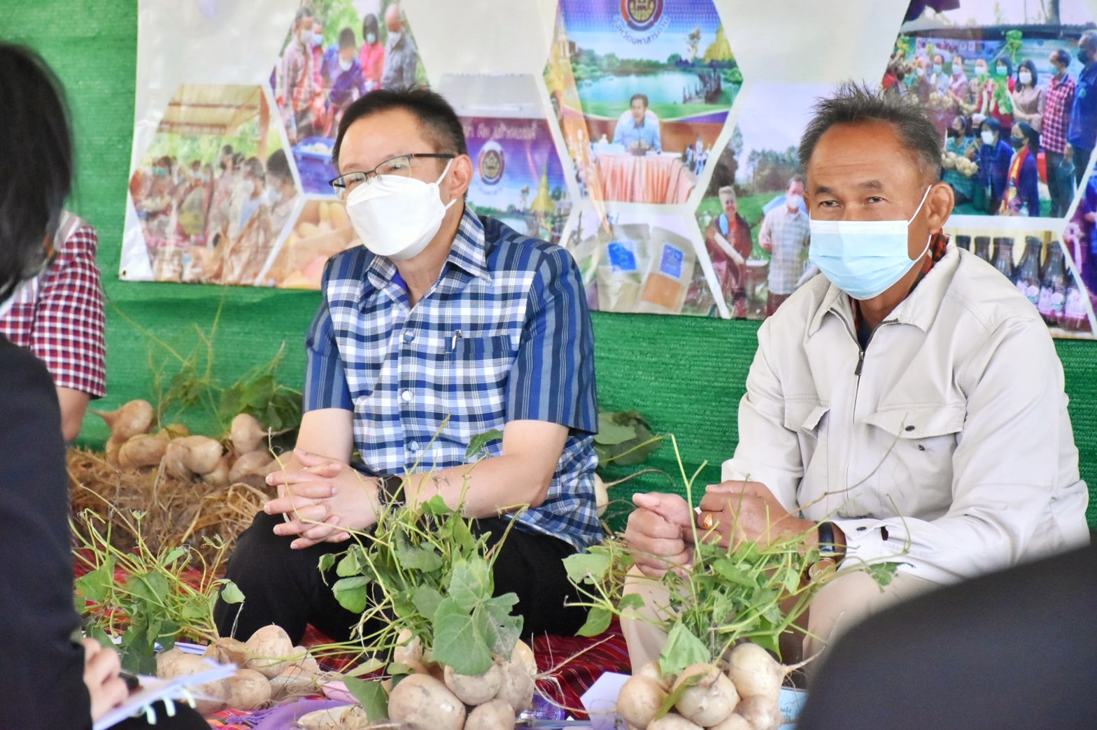 จังหวัดมหาสารคาม สานพลัง บริษัท ประชารัฐรักสามัคคีมหาสารคาม (วิสาหกิจเพื่อสังคม) จำกัด ร่วมกับคณะทำงานด้านการพัฒนาเศรษฐกิจฐานรากและประชารัฐ (E3) จัดประชุมเพื่อสนับสนุนส่งเสริมพัฒนาเศรษฐกิจฐานราก มุ่งสร้างรายได้ให้ชุมชน ประชาชนมีความสุข
