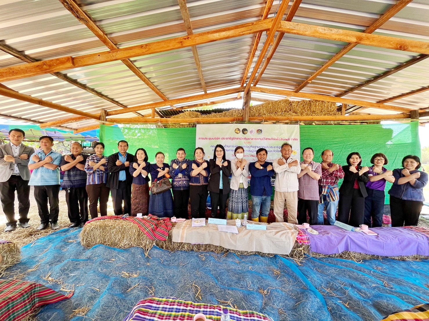 จังหวัดมหาสารคาม สานพลัง บริษัท ประชารัฐรักสามัคคีมหาสารคาม (วิสาหกิจเพื่อสังคม) จำกัด ร่วมกับคณะทำงานด้านการพัฒนาเศรษฐกิจฐานรากและประชารัฐ (E3) จัดประชุมเพื่อสนับสนุนส่งเสริมพัฒนาเศรษฐกิจฐานราก มุ่งสร้างรายได้ให้ชุมชน ประชาชนมีความสุข