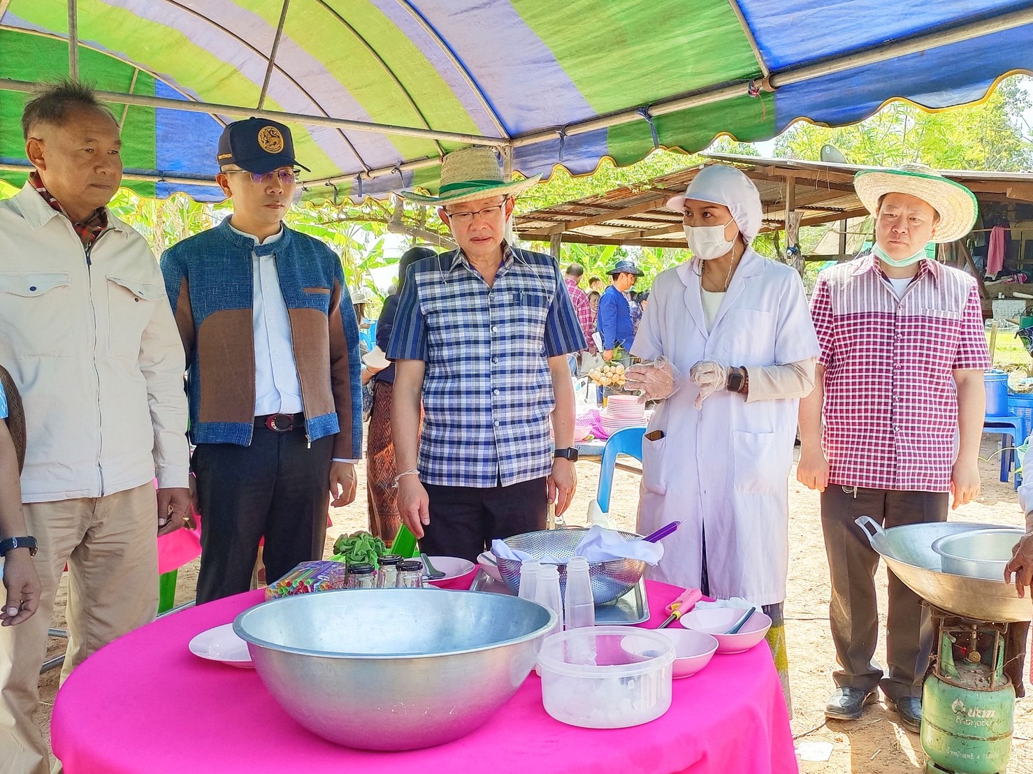 จังหวัดมหาสารคาม สานพลัง บริษัท ประชารัฐรักสามัคคีมหาสารคาม (วิสาหกิจเพื่อสังคม) จำกัด ร่วมกับคณะทำงานด้านการพัฒนาเศรษฐกิจฐานรากและประชารัฐ (E3) จัดประชุมเพื่อสนับสนุนส่งเสริมพัฒนาเศรษฐกิจฐานราก มุ่งสร้างรายได้ให้ชุมชน ประชาชนมีความสุข