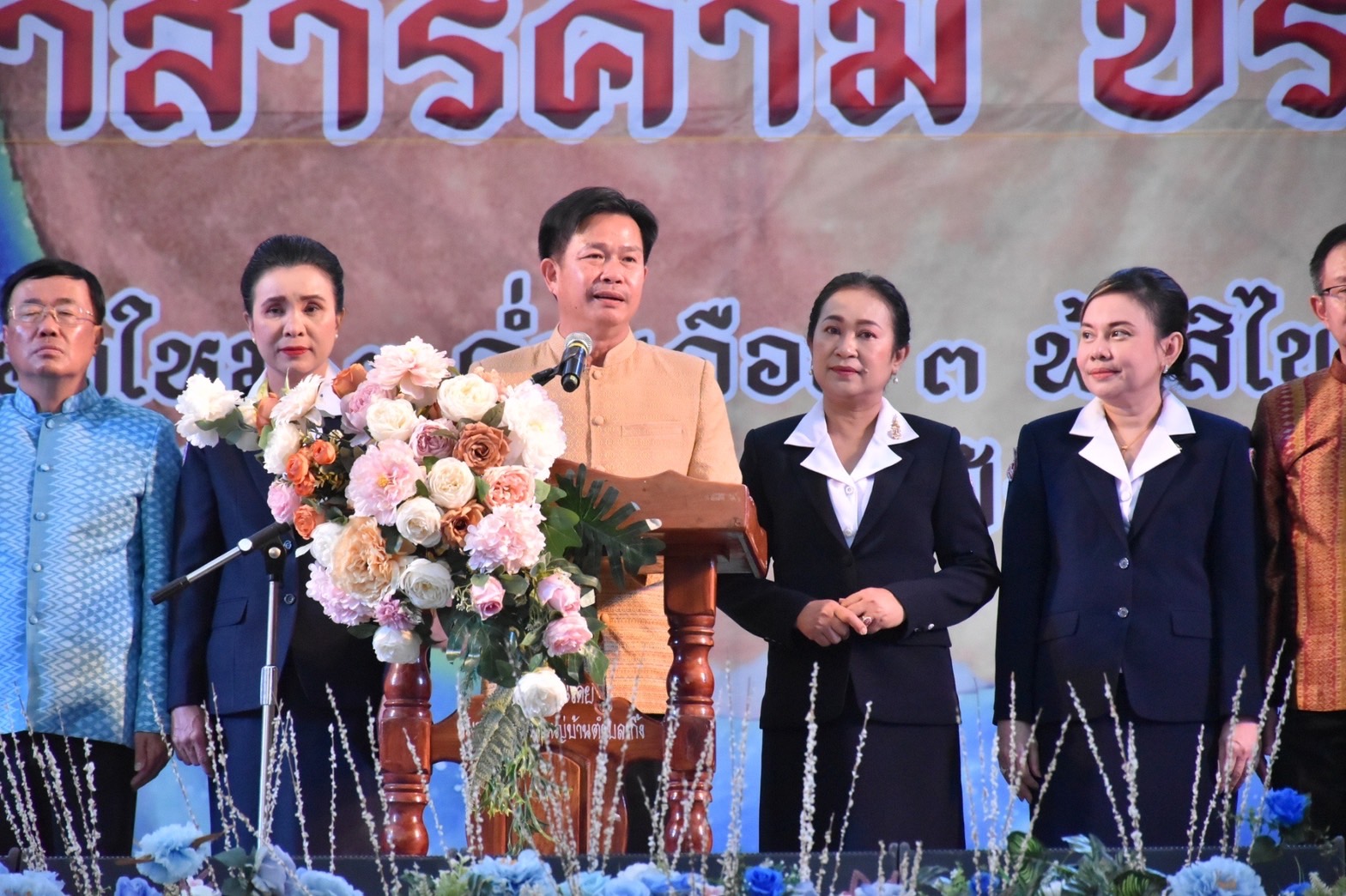 เปิดแล้ว!! งานกาชาดจังหวัดมหาสารคาม ประจำปี 2566 พช.มหาสารคาม นำสินค้า OTOP ร่วมจัดแสดง และ จำหน่ายกว่า 10 กลุ่ม กระตุ้นเศรษฐกิจฐานราก วันแรกโกยรายได้กว่าสองแสนบาท
