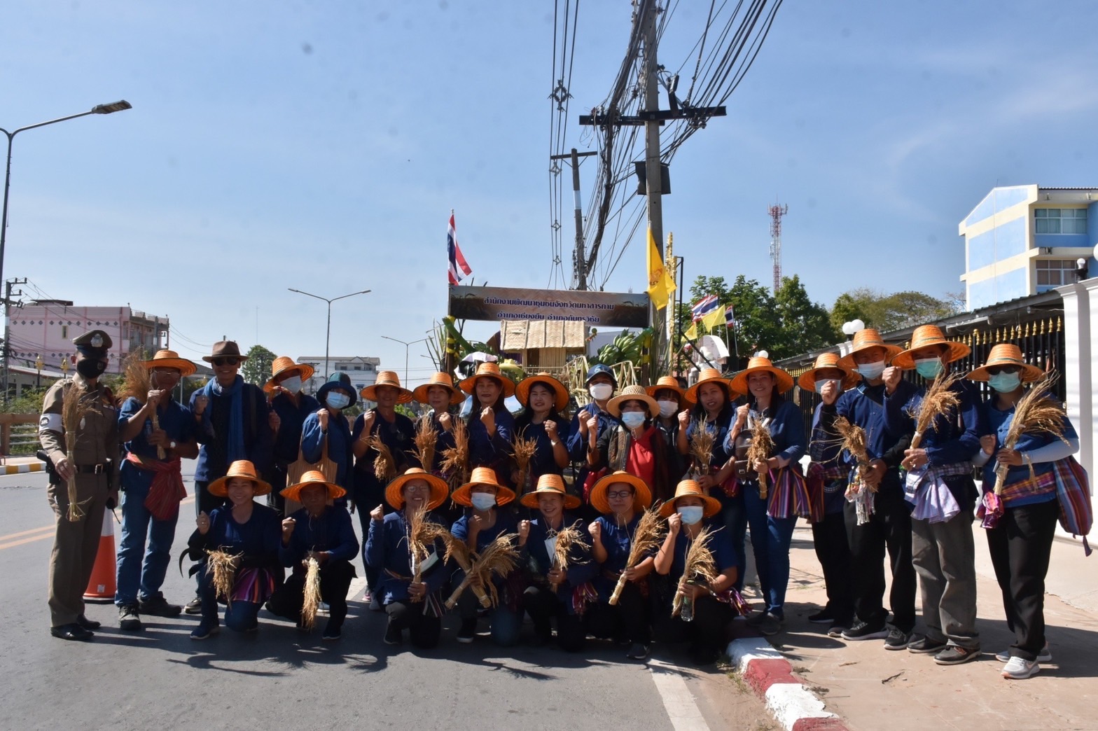 พช.มหาสารคาม ยกทัพ ภาคี เครือข่าย ร่วมแสดงขบวนแห่วันเปิดงานประเพณีบุญเบิกฟ้าและงานกาชาดจังหวัดมหาสารคาม ประจำปี 2566